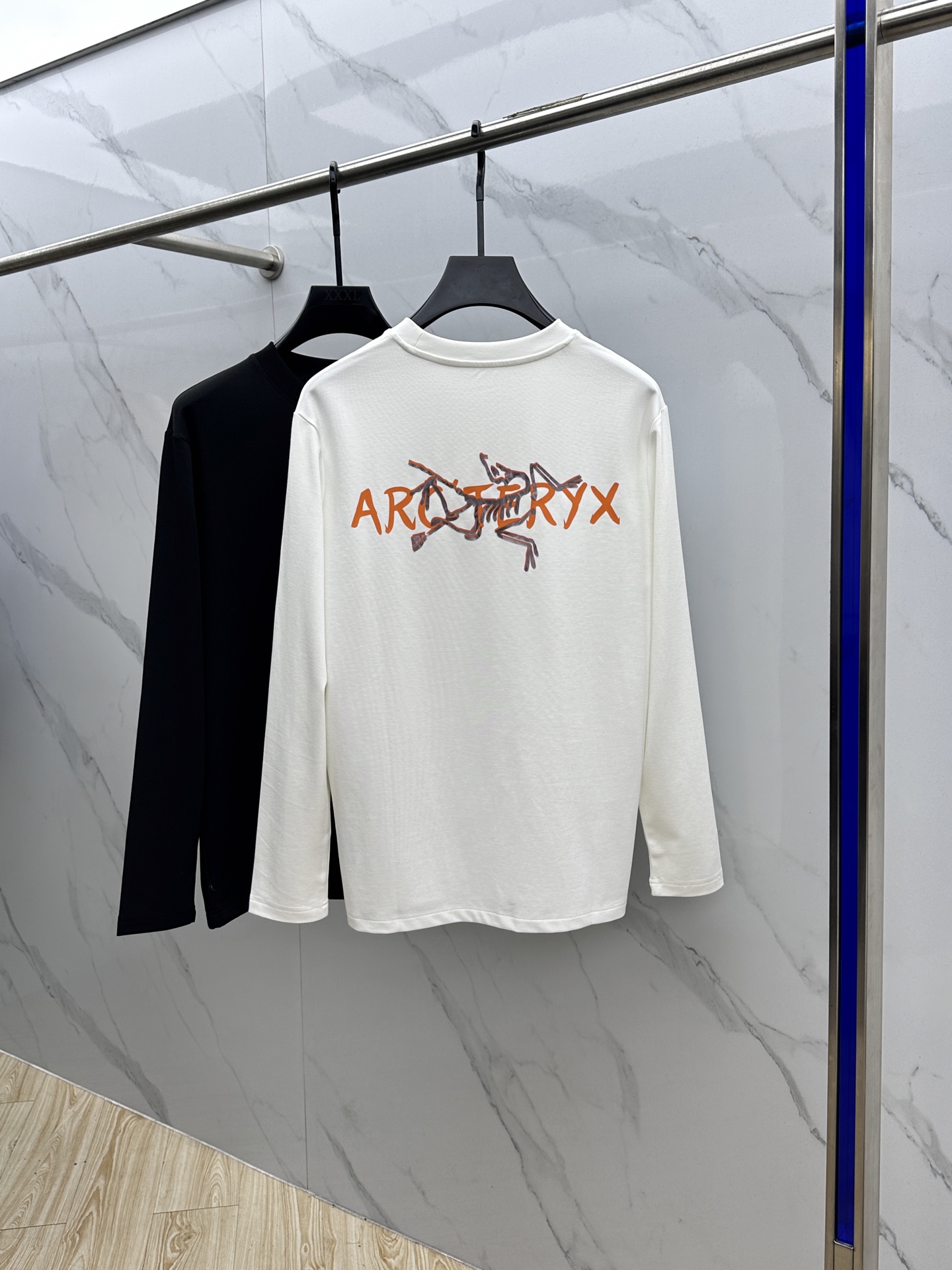 🆕ARCTERYX始祖鸟 2025SS秋季新款男士圆领长袖 T 恤，以当季色调传递典雅韵味，成就日常搭配