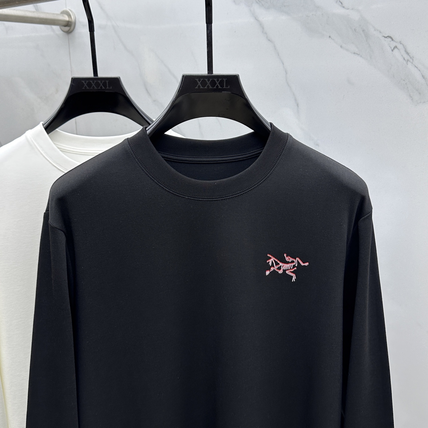 🆕ARCTERYX始祖鸟 2025SS秋季新款男士圆领长袖 T 恤，以当季色调传递典雅韵味，成就日常搭配