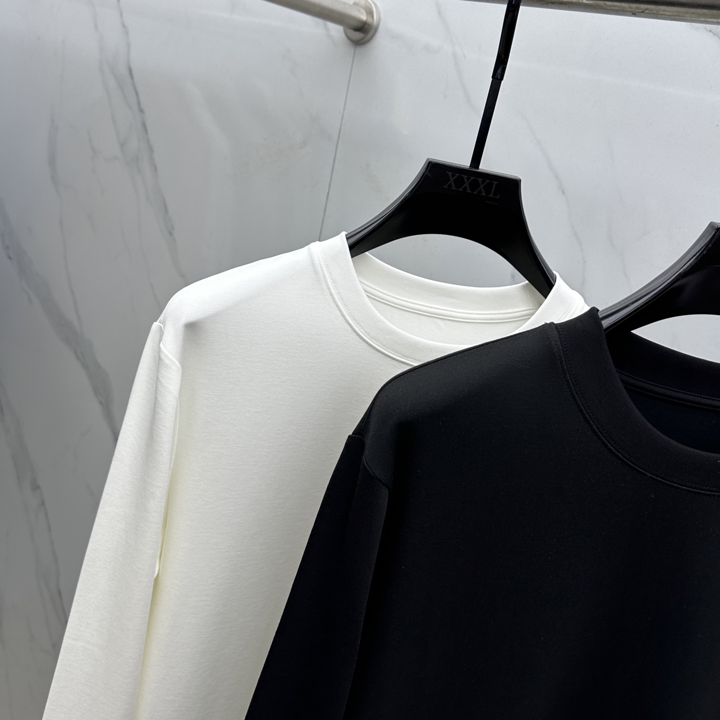 🆕ARCTERYX始祖鸟 2025SS秋季新款男士圆领长袖 T 恤，以当季色调传递典雅韵味，成就日常搭配