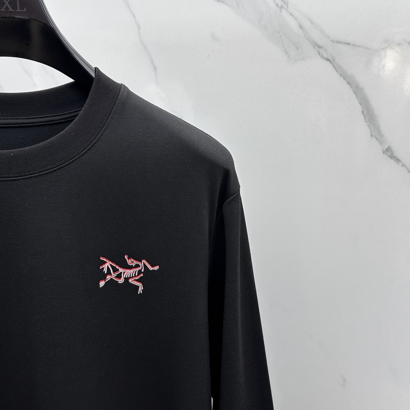 🆕ARCTERYX始祖鸟 2025SS秋季新款男士圆领长袖 T 恤，以当季色调传递典雅韵味，成就日常搭配