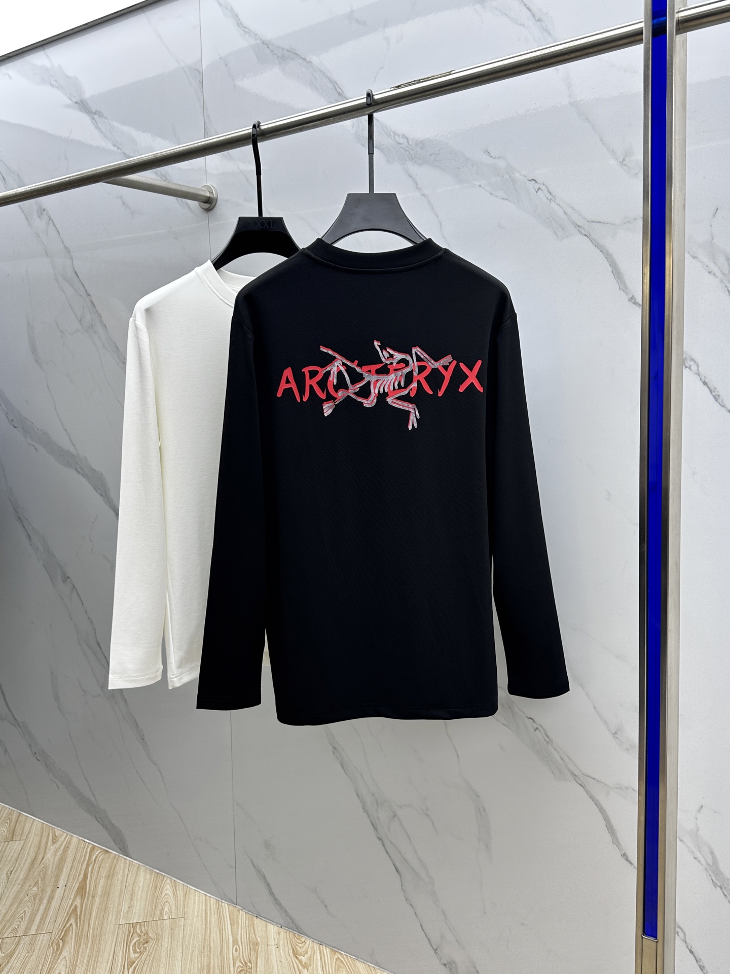 🆕ARCTERYX始祖鸟 2025SS秋季新款男士圆领长袖 T 恤，以当季色调传递典雅韵味，成就日常搭配