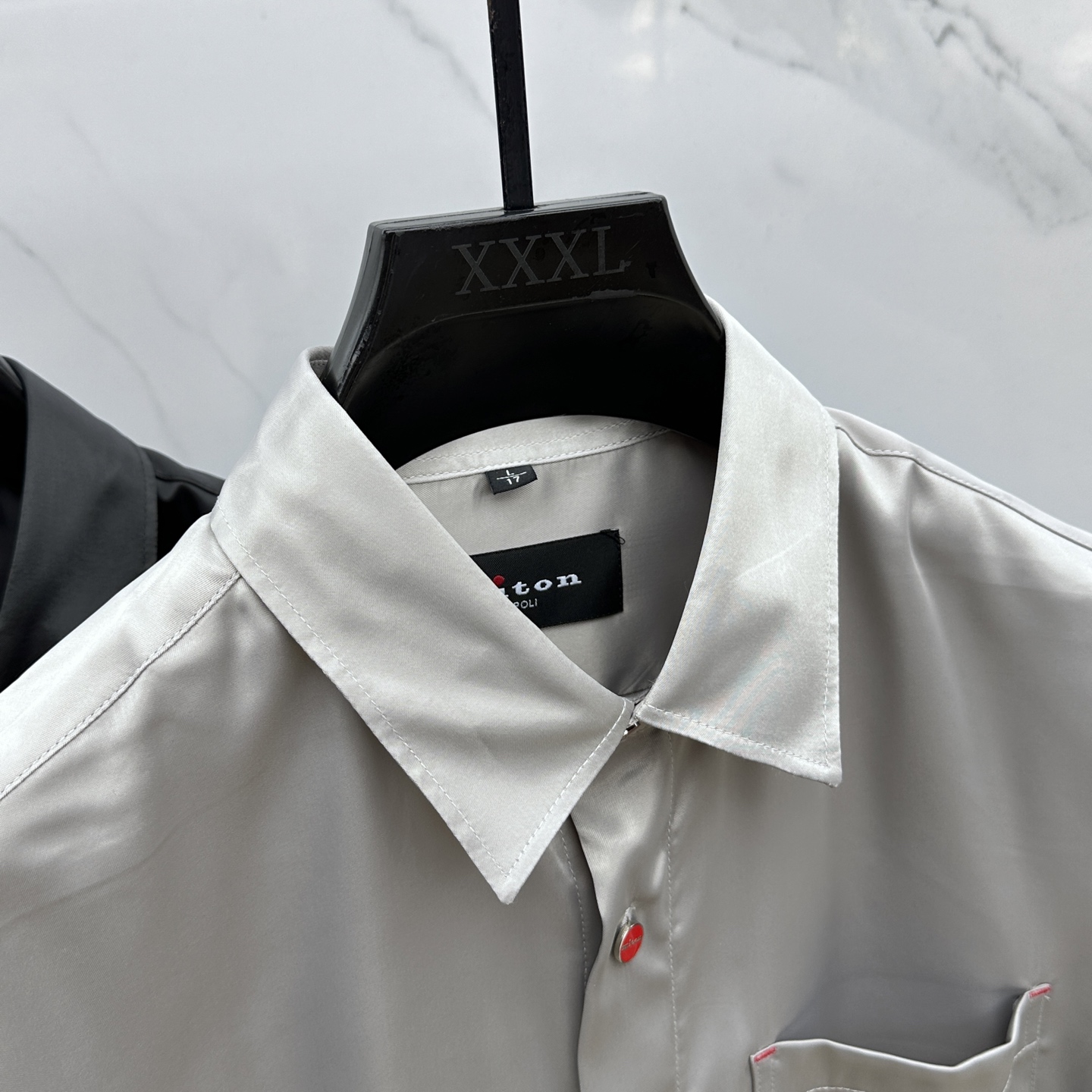 🆕Kiton奇顿 2025新品高端商务休闲定制纽扣免烫男士典雅纯色翻领真的是秋季必备款了，抗皱耐磨免烫好
