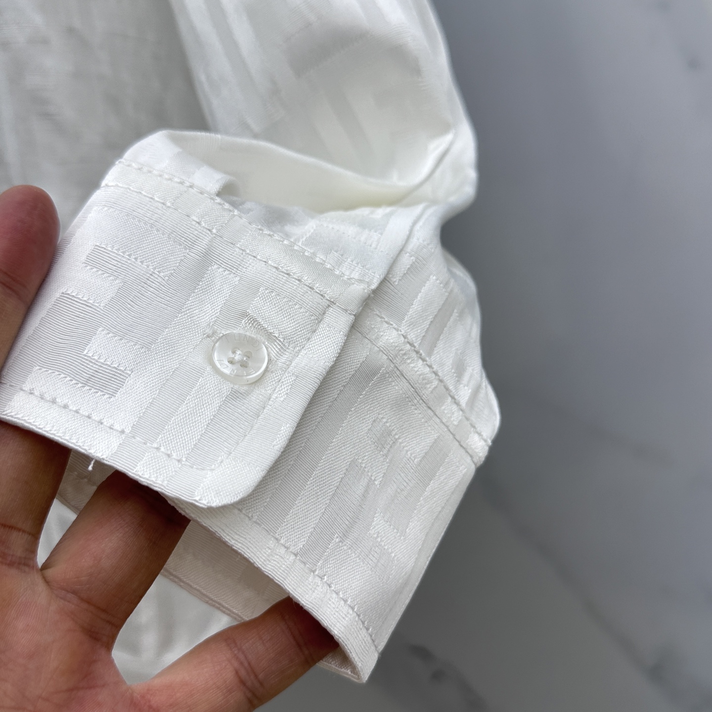 🆕FENDI芬迪 25新款复古翻领提花暗纹衬衣 定制YB进口双F提花面料 整体净色超级高档 舒适垂感有型