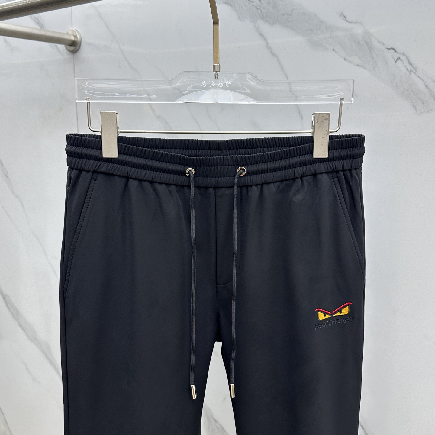 🆕FD芬迪 25ss早秋新款男士经典眼睛图案刺绣FF提花口袋直筒休闲！FD全新以其独特的面料、该采用客供