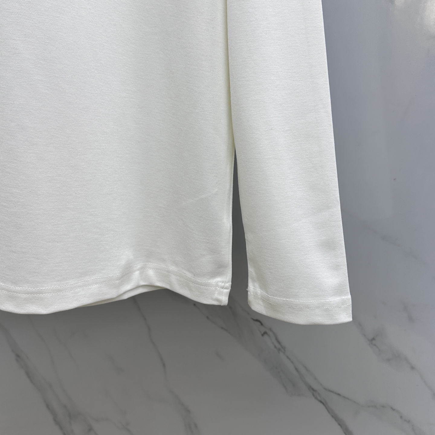 ￼ 🆕ARCTERYX始祖鸟 2025SS秋季新款男士圆领长袖 T 恤，以当季色调传递典雅韵味，成就日常