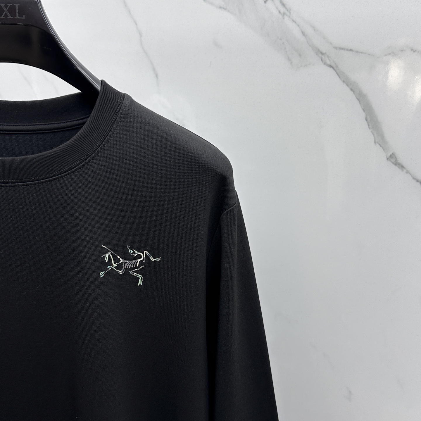 🆕ARCTERYX始祖鸟 2025SS秋季新款男士圆领长袖 T 恤，以当季色调传递典雅韵味，成就日常搭配