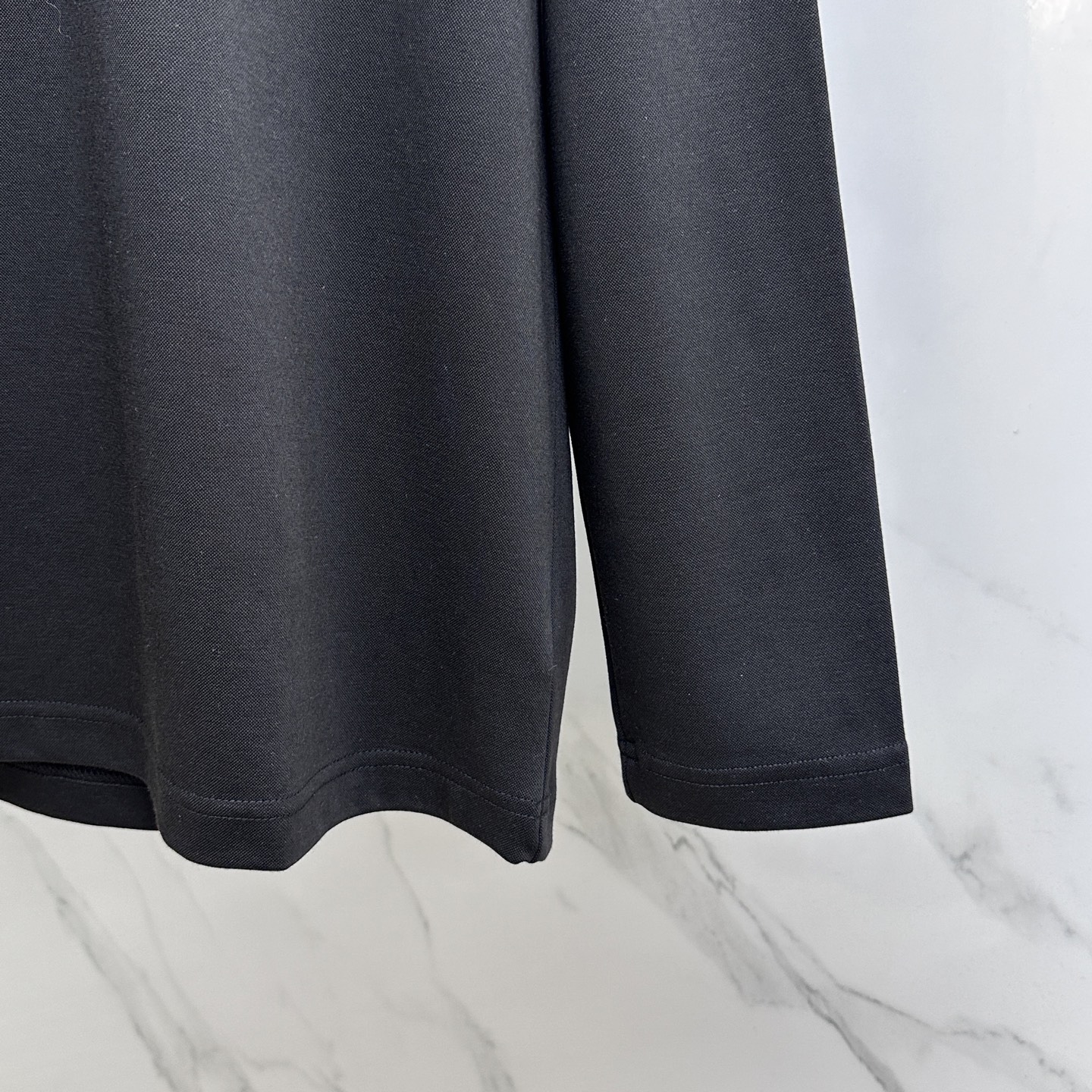 🆕ARCTERYX始祖鸟 2025SS秋季新款男士圆领长袖 T 恤，以当季色调传递典雅韵味，成就日常搭配