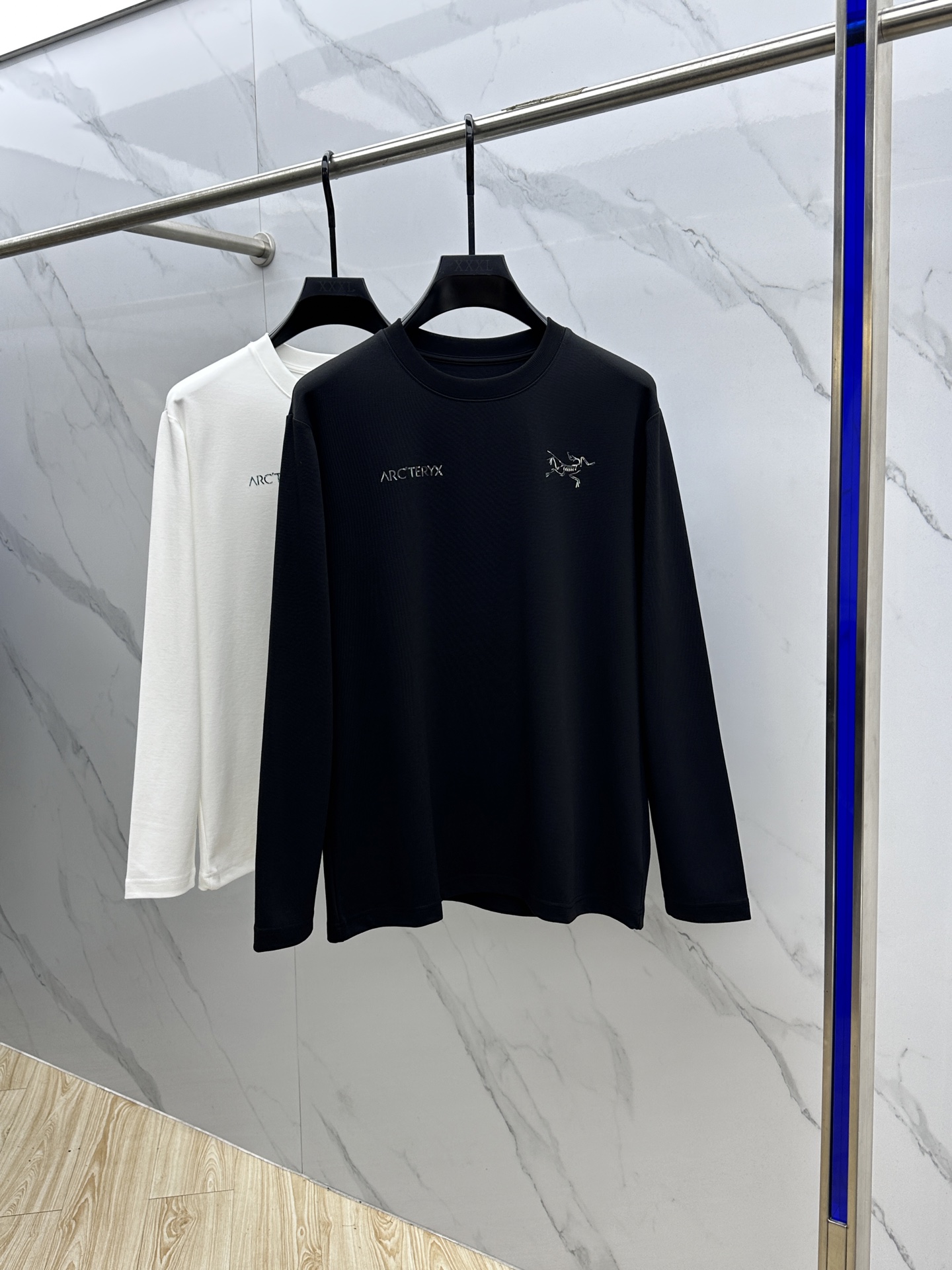 NO:530213,ARCTERYX Archaeopteryx 2025SS autumn new men's round neck long-sleeved T-shirt, conveying elegant charm with seasonal tones, making it a good choice for daily matching. The logo on the chest implicitly marks the brand identity, the letters are three-dimensional printing technology, fine workmanship, fashionable and atmospheric, and comfortable skin. High-end custom xh size M-3XL, arc'teryx, alexander wang19860909ARCTERYX始祖鸟 2025SS秋季新款男士圆领长袖 T 恤,以当季色调传递典雅韵味,成就日常搭配佳选.胸前logo标识含蓄标注品牌身份,字母立体印花工艺、做工精细、时尚大气、贴肤舒适,高端定制xh 尺码M-3XL,arc'teryx,alexander wang,Men's clothing