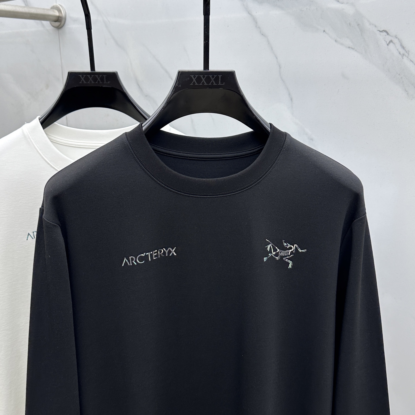 🆕ARCTERYX始祖鸟 2025SS秋季新款男士圆领长袖 T 恤，以当季色调传递典雅韵味，成就日常搭配