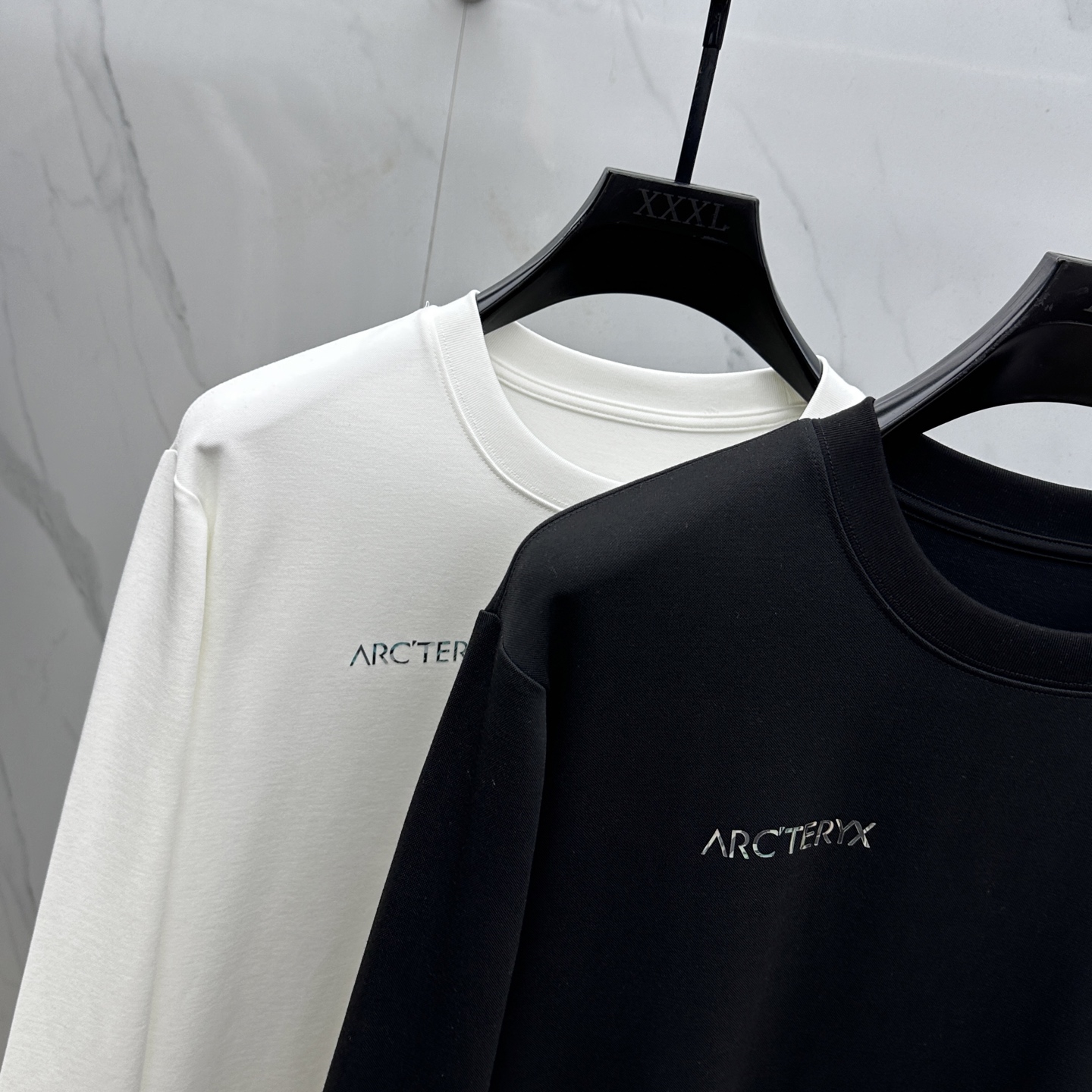 🆕ARCTERYX始祖鸟 2025SS秋季新款男士圆领长袖 T 恤，以当季色调传递典雅韵味，成就日常搭配