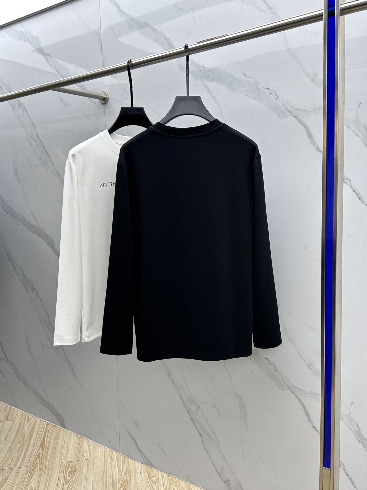 🆕ARCTERYX始祖鸟 2025SS秋季新款男士圆领长袖 T 恤，以当季色调传递典雅韵味，成就日常搭配