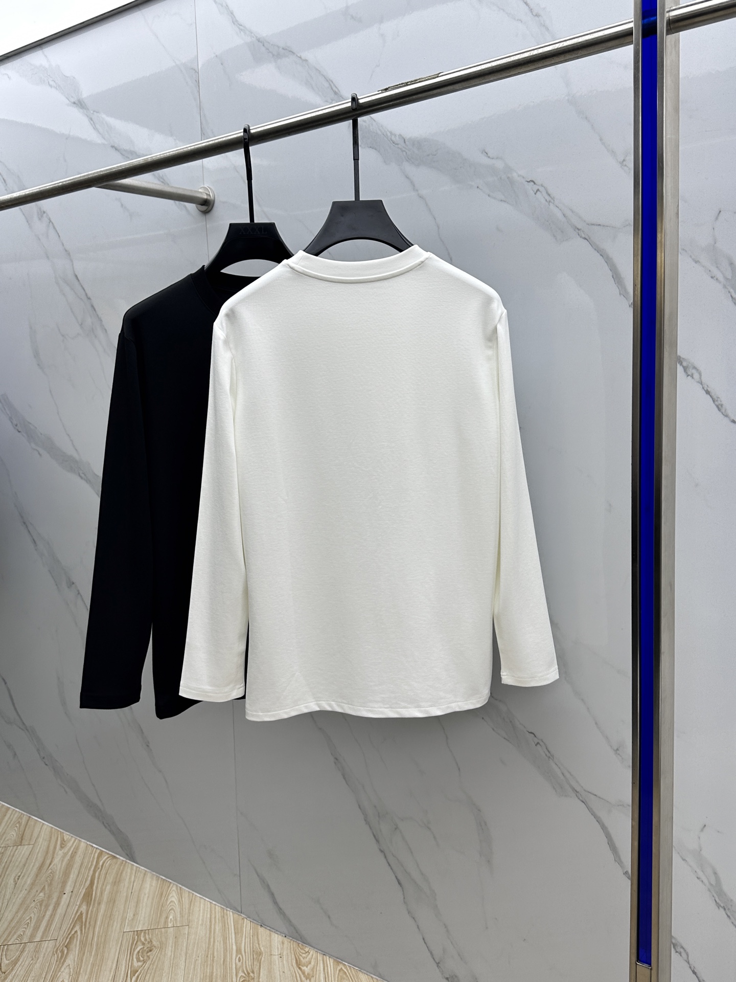 🆕1V*路易威登 2025SS秋季新款男士圆领长袖 T 恤，以当季色调传递典雅韵味，成就日常搭配佳选。胸