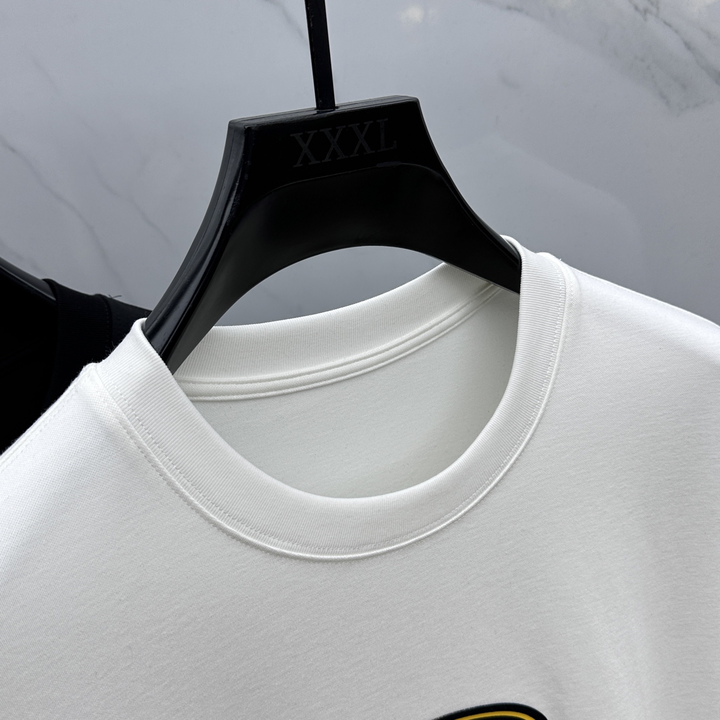 🆕1V*路易威登 2025SS秋季新款男士圆领长袖 T 恤，以当季色调传递典雅韵味，成就日常搭配佳选。胸