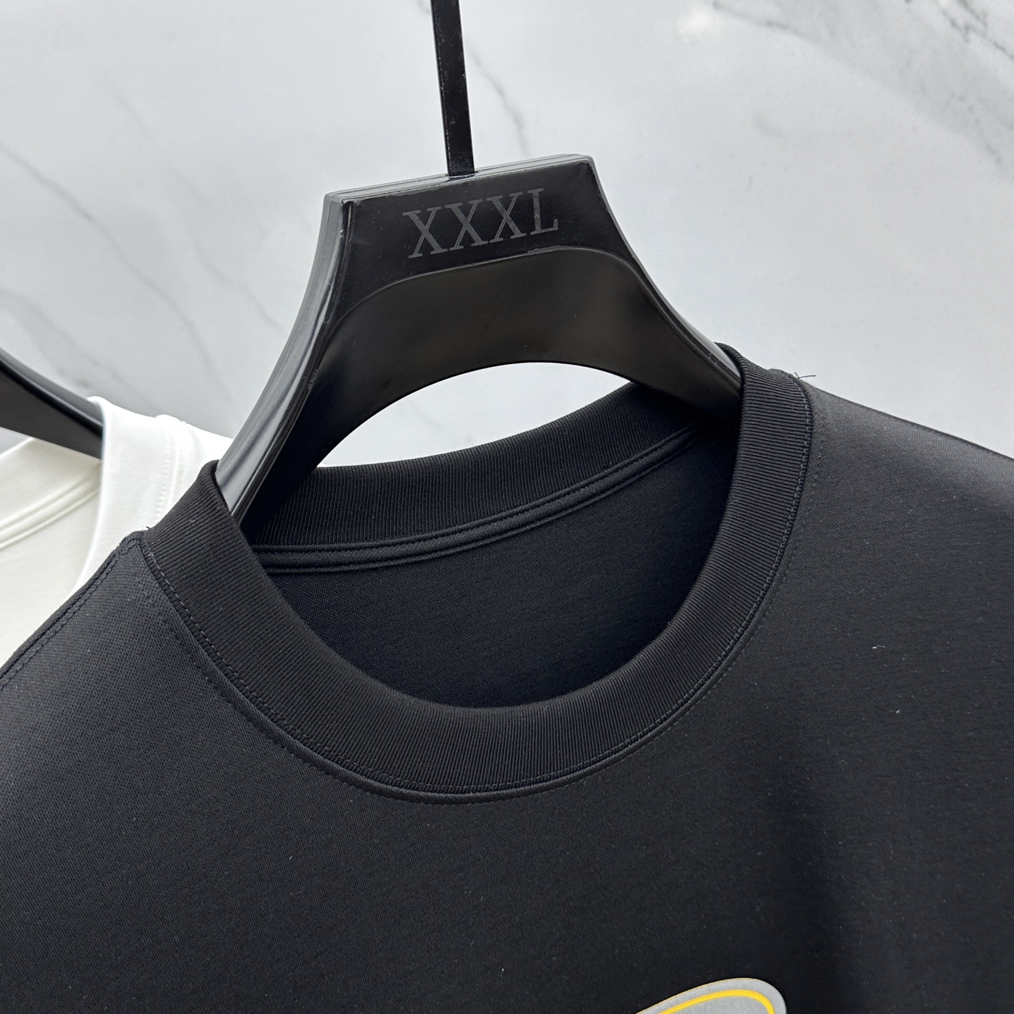 🆕1V*路易威登 2025SS秋季新款男士圆领长袖 T 恤，以当季色调传递典雅韵味，成就日常搭配佳选。胸