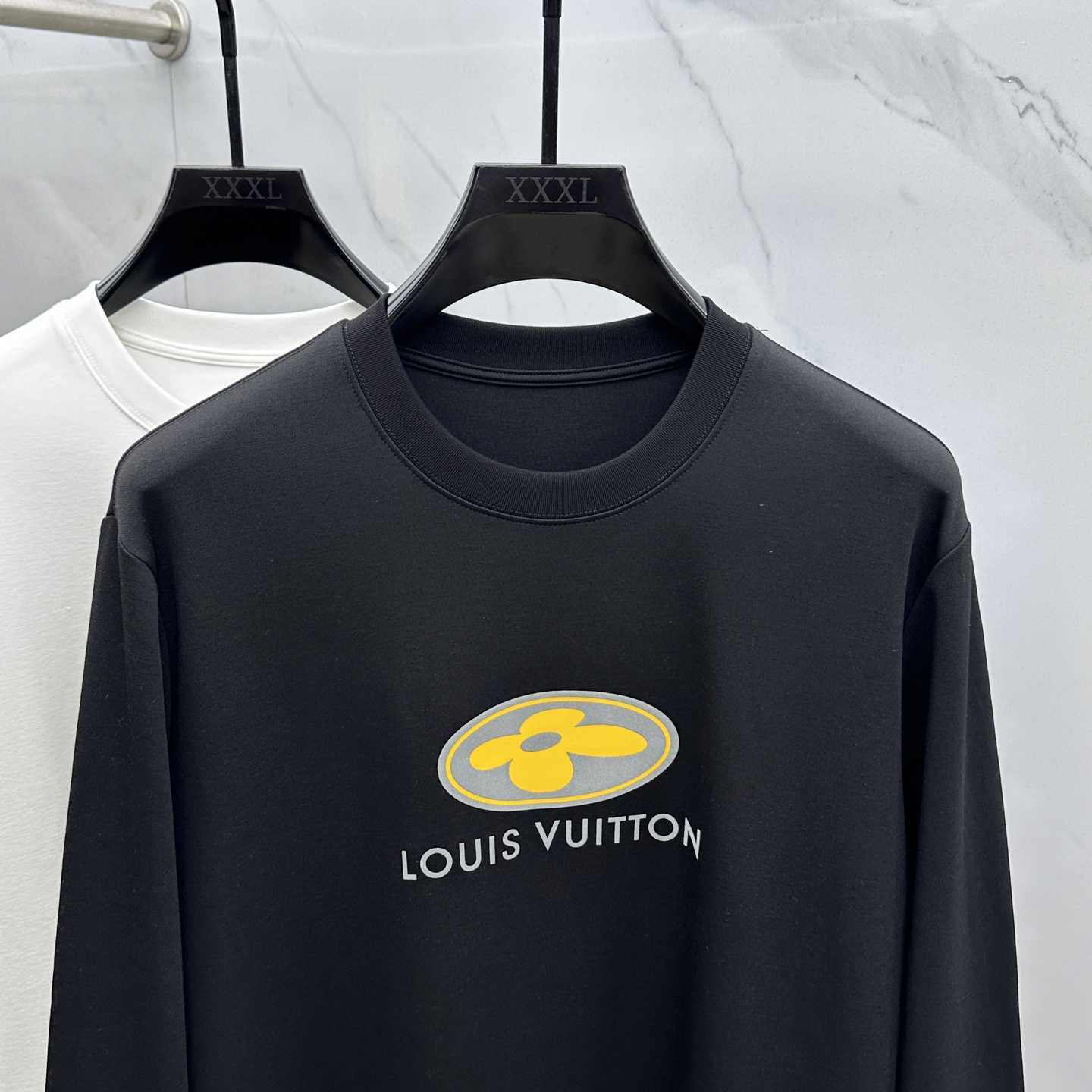 🆕1V*路易威登 2025SS秋季新款男士圆领长袖 T 恤，以当季色调传递典雅韵味，成就日常搭配佳选。胸