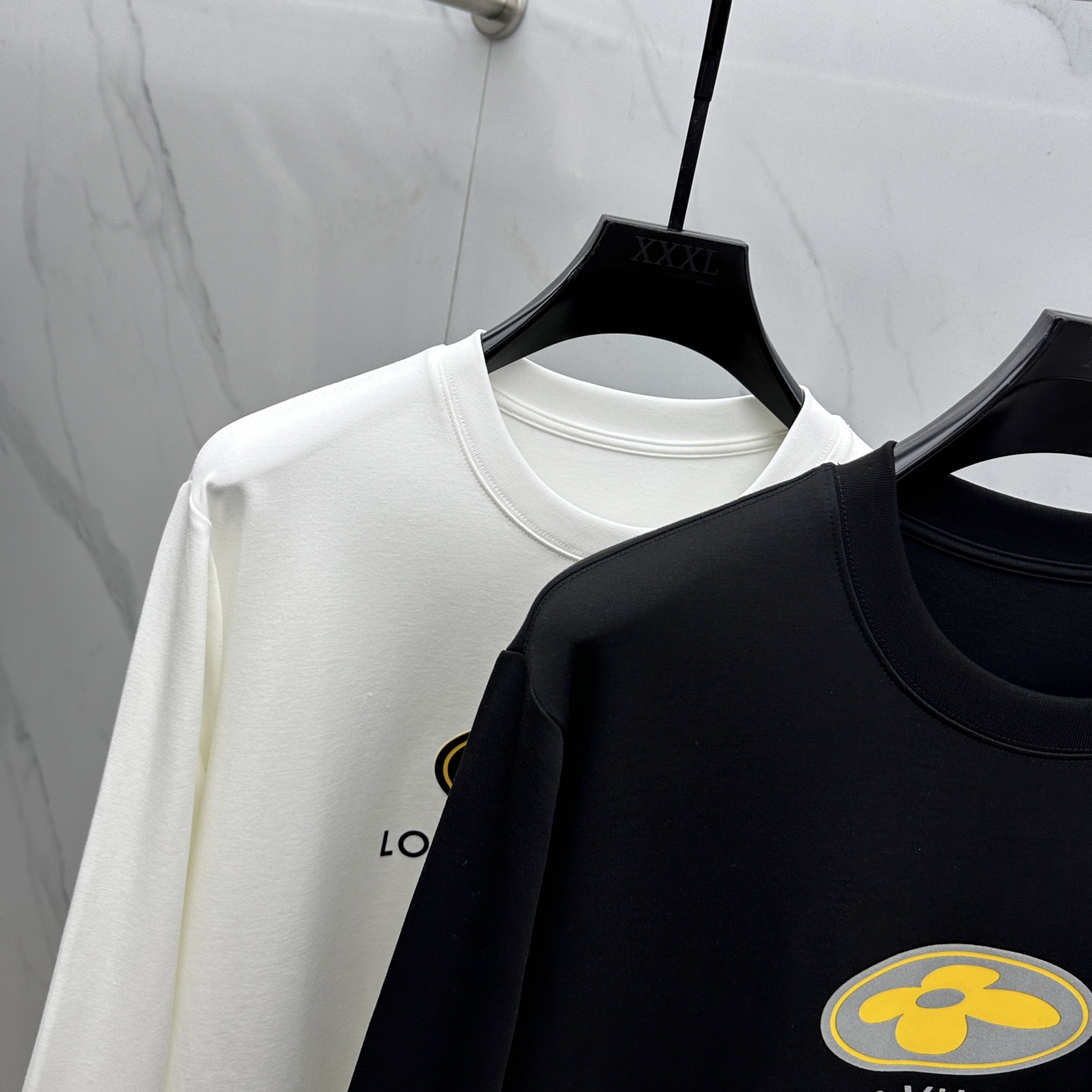 🆕1V*路易威登 2025SS秋季新款男士圆领长袖 T 恤，以当季色调传递典雅韵味，成就日常搭配佳选。胸