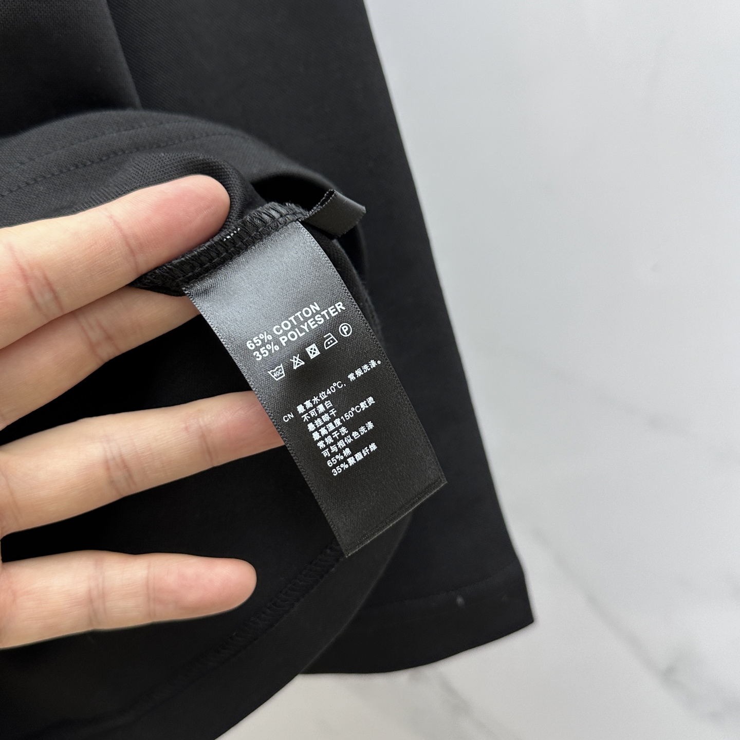 🆕1V*路易威登 2025SS秋季新款男士圆领长袖 T 恤，以当季色调传递典雅韵味，成就日常搭配佳选。胸