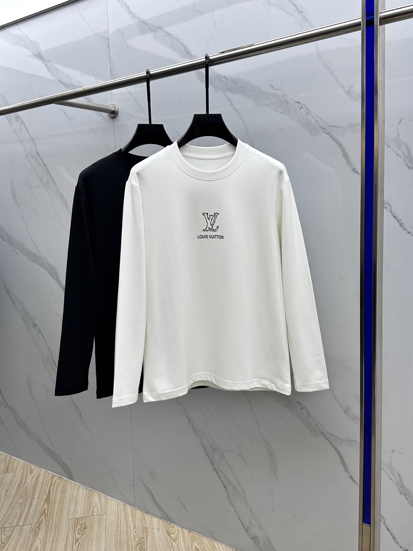 🆕1V*路易威登 2025SS秋季新款男士圆领长袖 T 恤，以当季色调传递典雅韵味，成就日常搭配佳选。胸