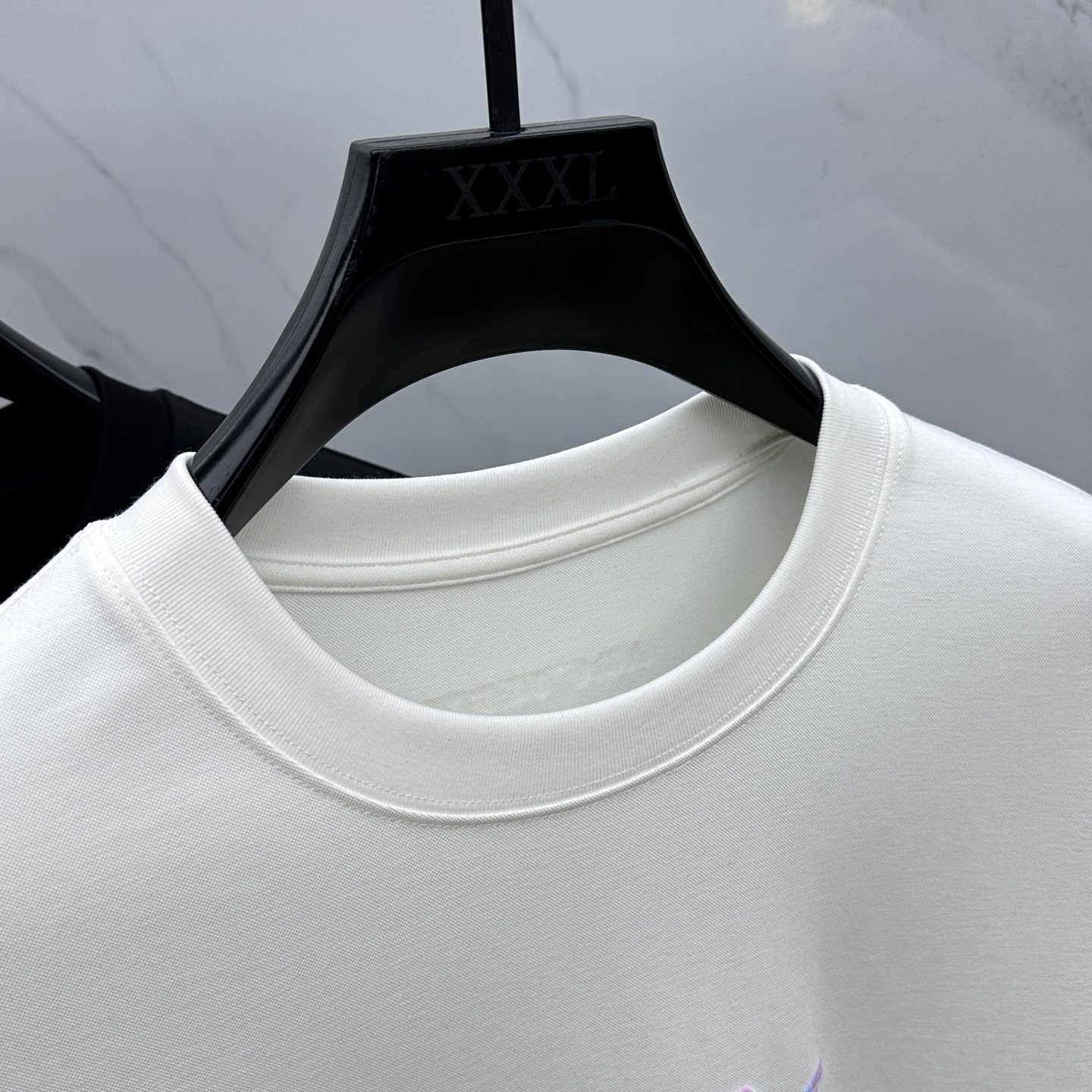 ￼ 🆕ARCTERYX始祖鸟 2025SS秋季新款男士圆领长袖 T 恤，以当季色调传递典雅韵味，成就日常