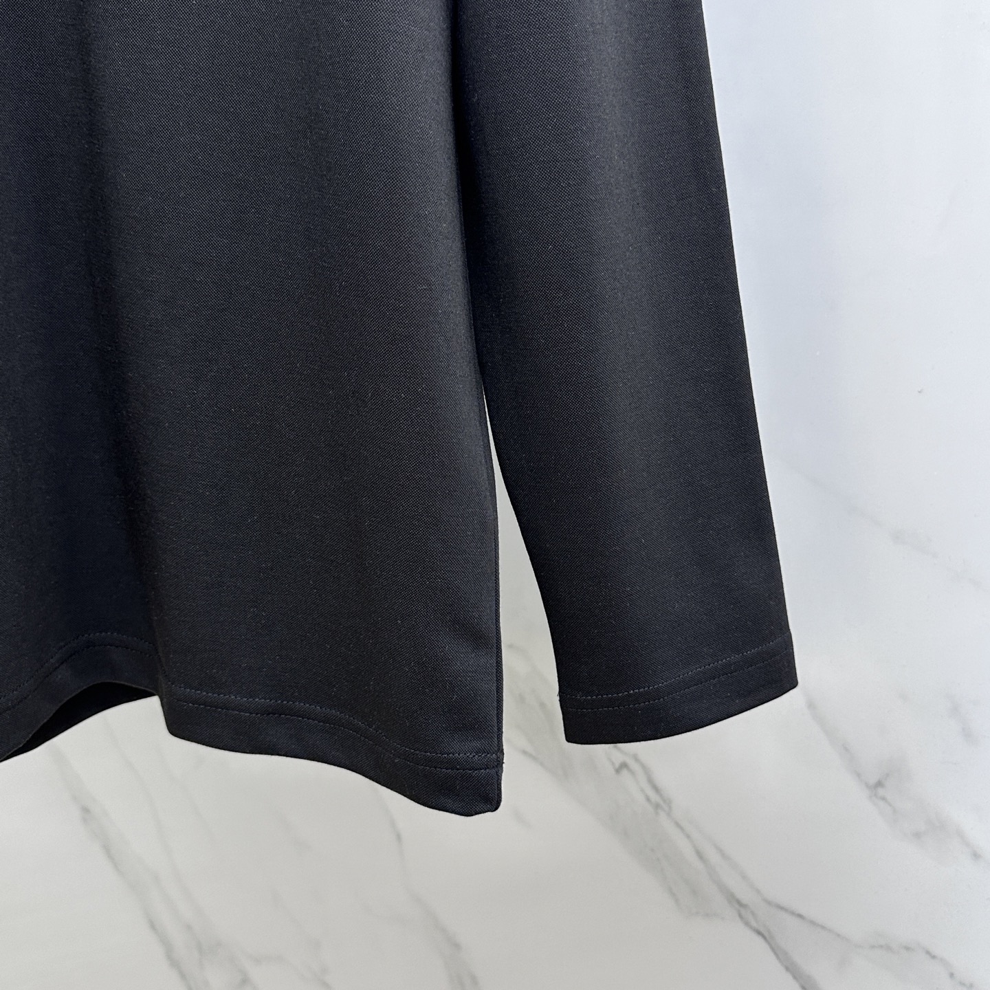 ￼ 🆕ARCTERYX始祖鸟 2025SS秋季新款男士圆领长袖 T 恤，以当季色调传递典雅韵味，成就日常