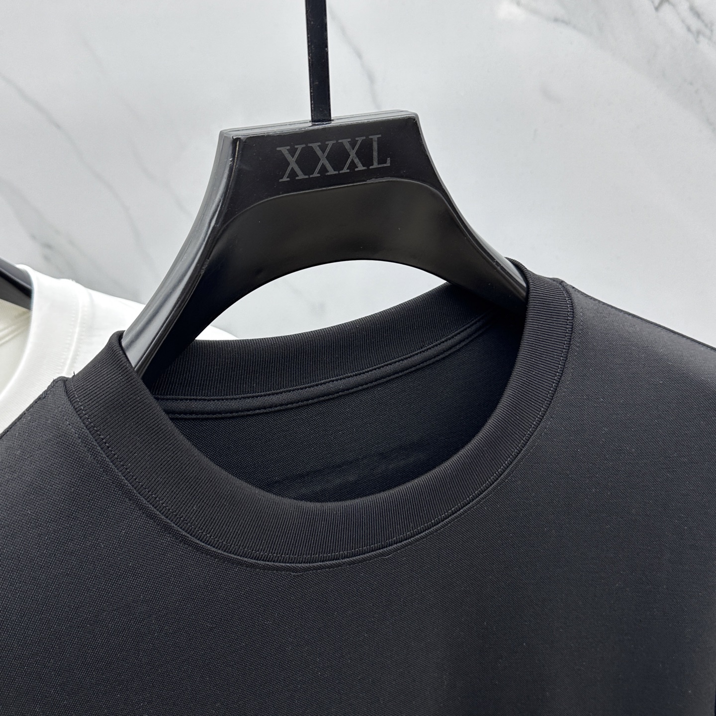 ￼ 🆕ARCTERYX始祖鸟 2025SS秋季新款男士圆领长袖 T 恤，以当季色调传递典雅韵味，成就日常