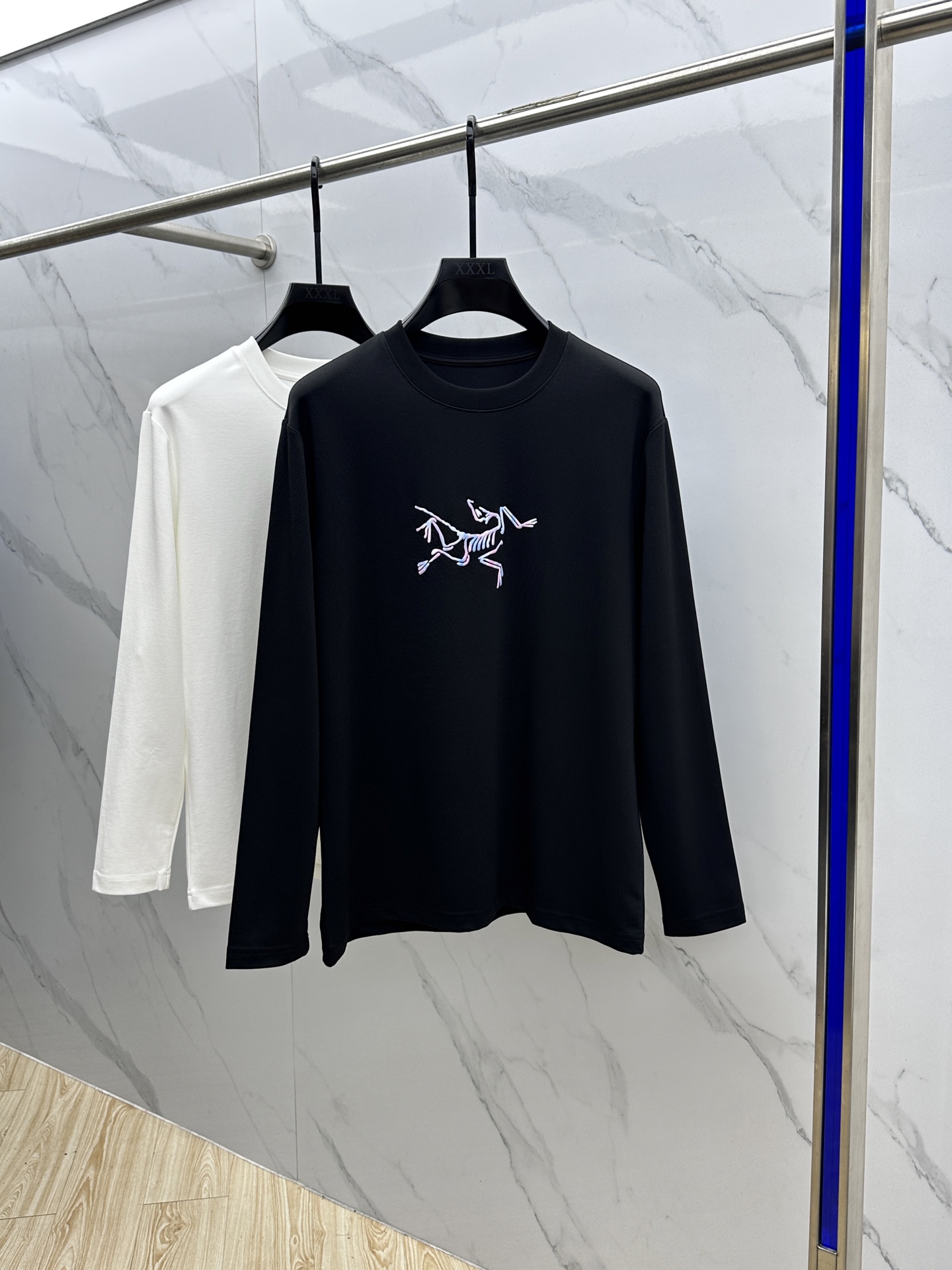 NO:568038,ARCTERYX Arc'teryx 2025SS new autumn men's round neck long-sleeved T-shirt, which conveys elegant charm with seasonal tones, making it a good choice for daily matching. The logo on the chest implicitly marks the brand identity, and the letter three-dimensional printing process is fine in workmanship, fashionable and elegant, and comfortable to the skin. High-end customization xh sizes M-3XL, arc'teryx, alexander wang19860909ARCTERYX始祖鸟 2025SS秋季新款男士圆领长袖 T 恤,以当季色调传递典雅韵味,成就日常搭配佳选.胸前logo标识含蓄标注品牌身份,字母立体印花工艺、做工精细、时尚大气、贴肤舒适,高端定制xh 尺码M-3XL,arc'teryx,alexander wang,Men's clothing