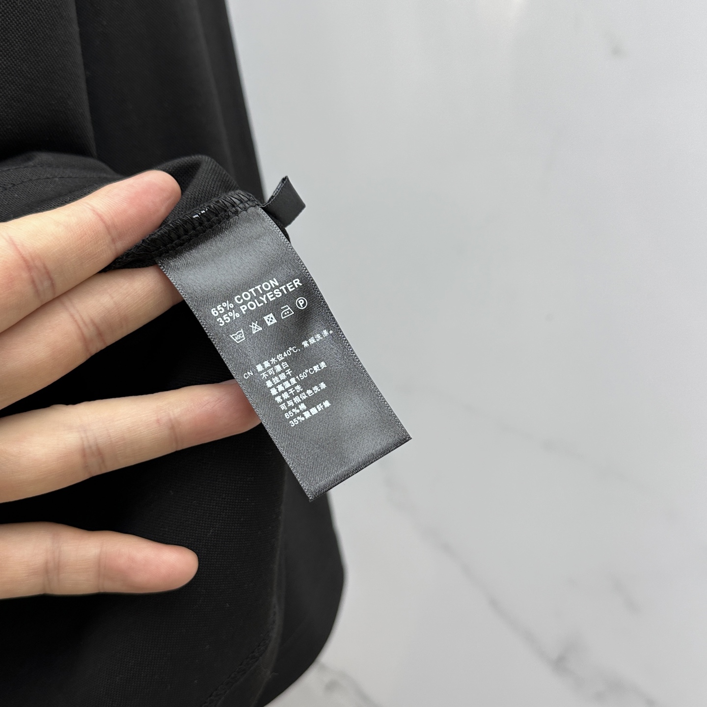 ￼ 🆕ARCTERYX始祖鸟 2025SS秋季新款男士圆领长袖 T 恤，以当季色调传递典雅韵味，成就日常