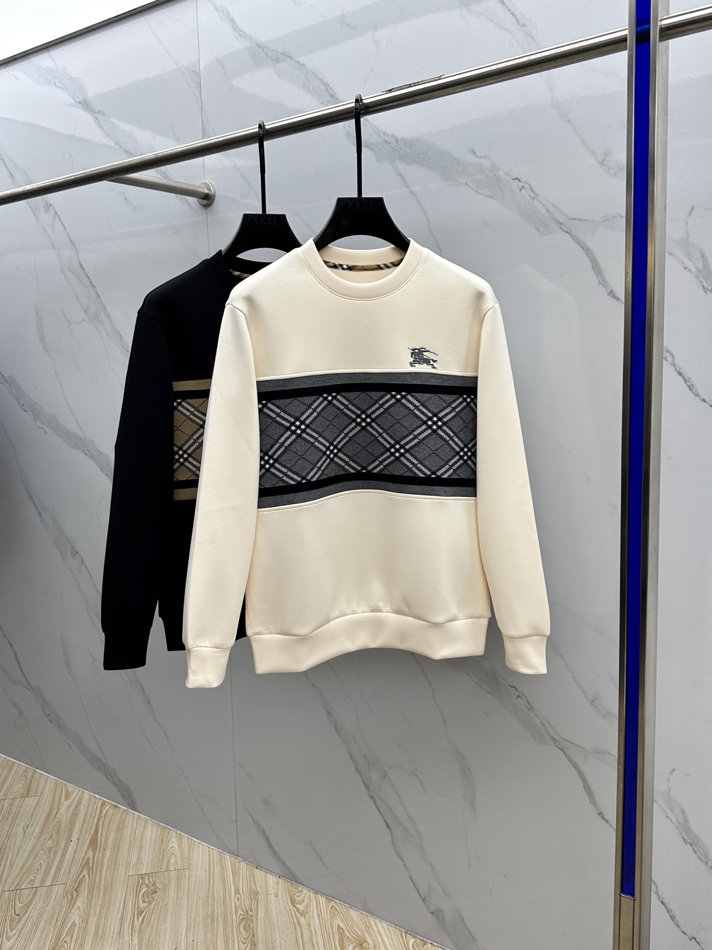 🆕Burberry巴宝莉 25ss秋季新品圆领拉绒空层卫衣 标志字母刺绣 细节上凸显质感整体设计，上身时