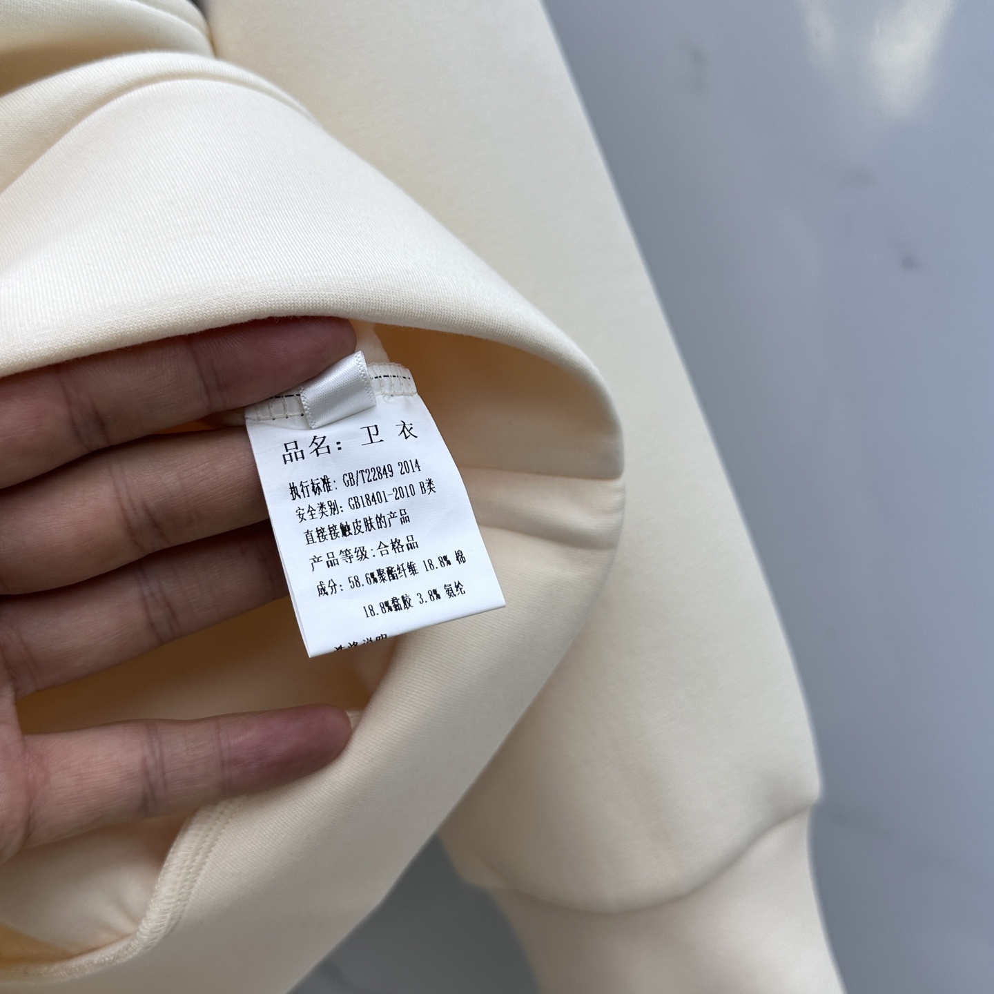 🆕Burberry巴宝莉 25ss秋季新品圆领拉绒空层卫衣 标志字母刺绣 细节上凸显质感整体设计，上身时