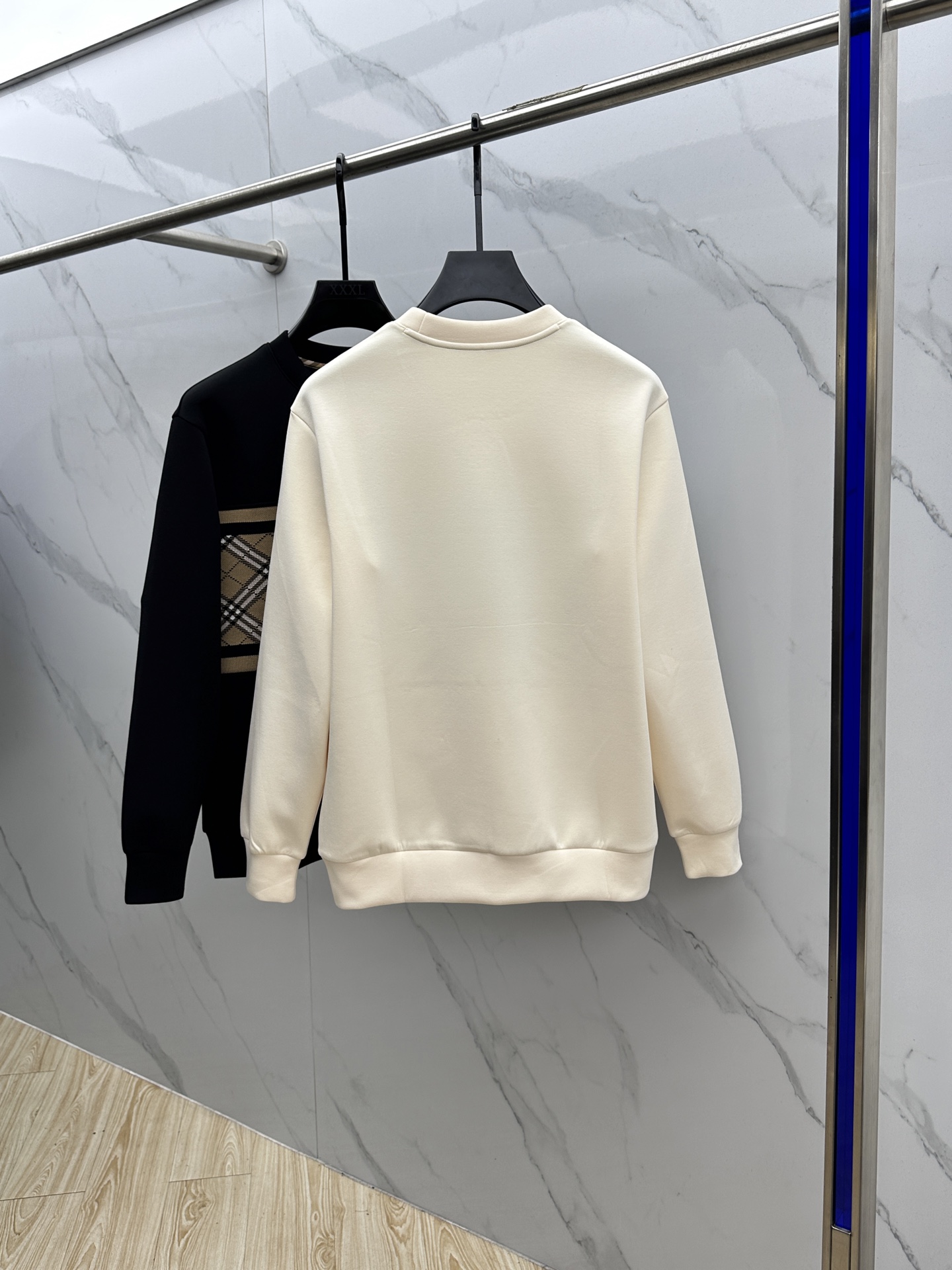 🆕Burberry巴宝莉 25ss秋季新品圆领拉绒空层卫衣 标志字母刺绣 细节上凸显质感整体设计，上身时