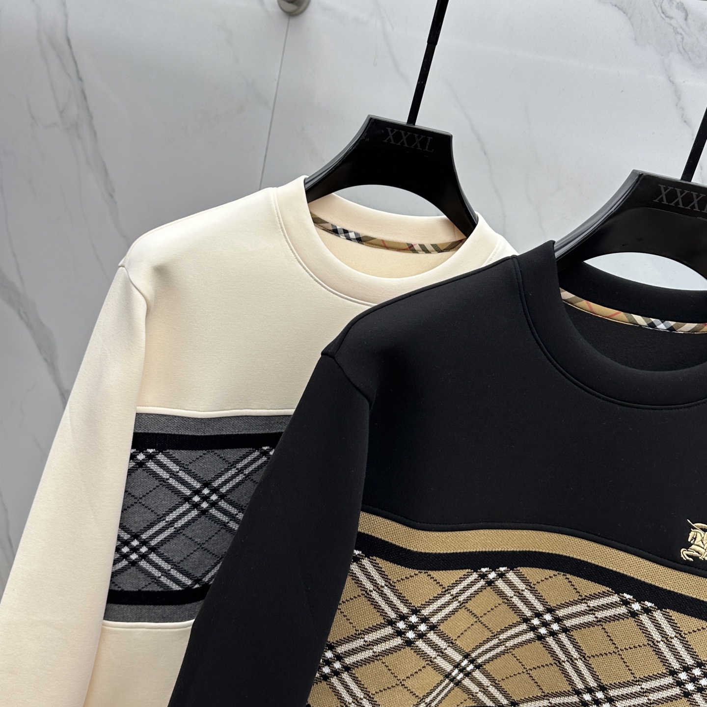 🆕Burberry巴宝莉 25ss秋季新品圆领拉绒空层卫衣 标志字母刺绣 细节上凸显质感整体设计，上身时