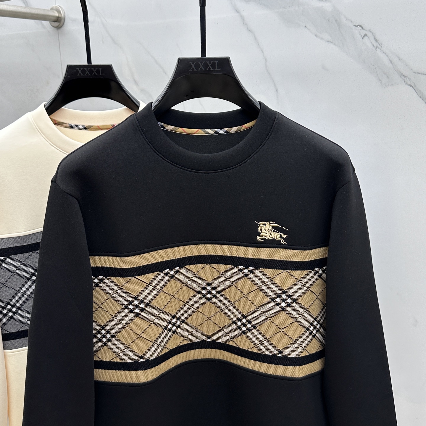 🆕Burberry巴宝莉 25ss秋季新品圆领拉绒空层卫衣 标志字母刺绣 细节上凸显质感整体设计，上身时