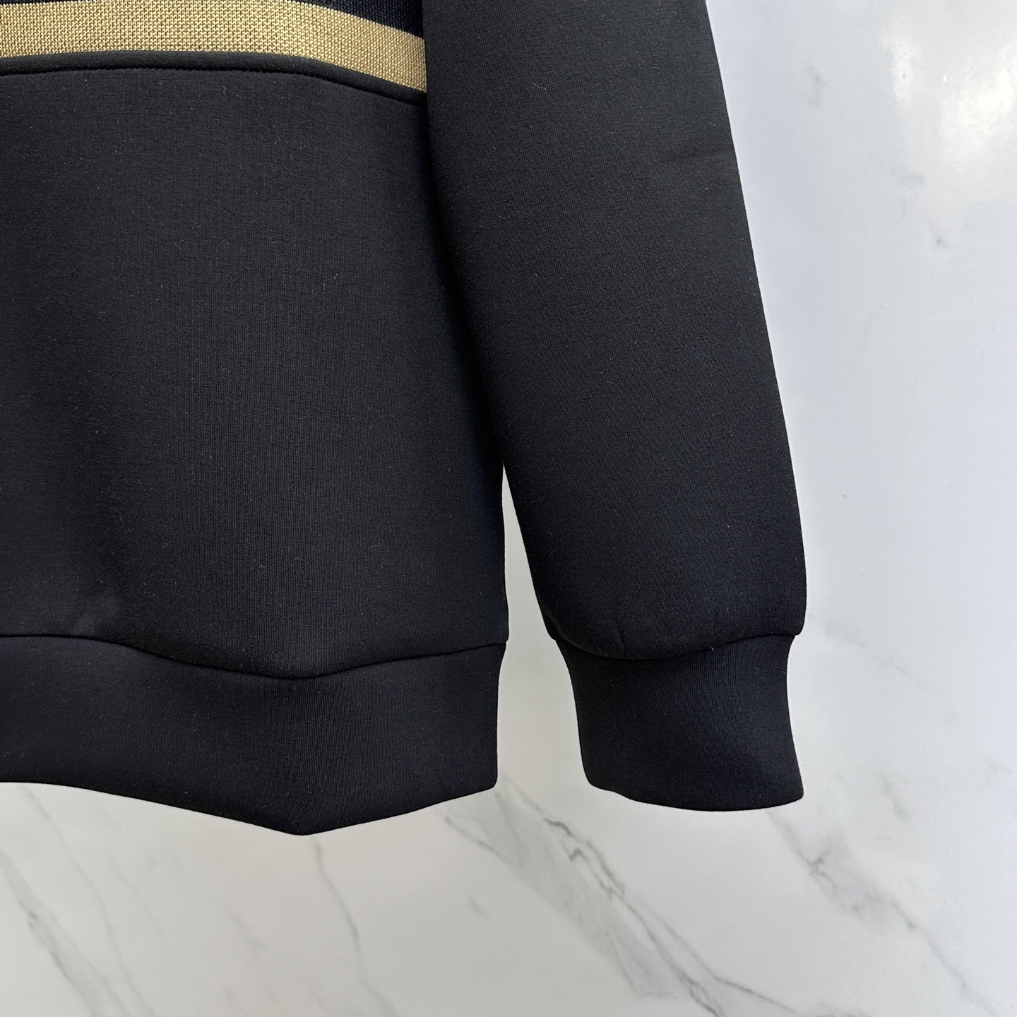 🆕Burberry巴宝莉 25ss秋季新品圆领拉绒空层卫衣 标志字母刺绣 细节上凸显质感整体设计，上身时