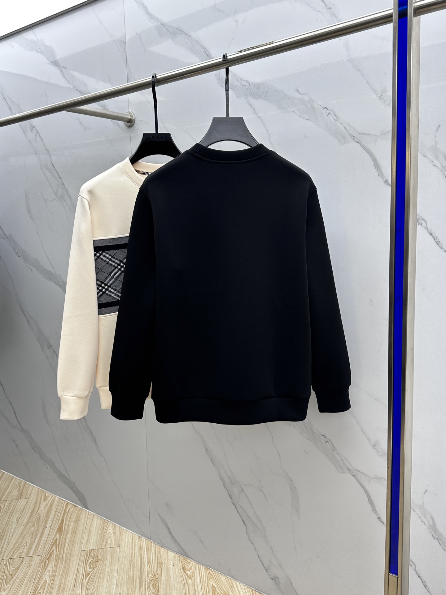 🆕Burberry巴宝莉 25ss秋季新品圆领拉绒空层卫衣 标志字母刺绣 细节上凸显质感整体设计，上身时