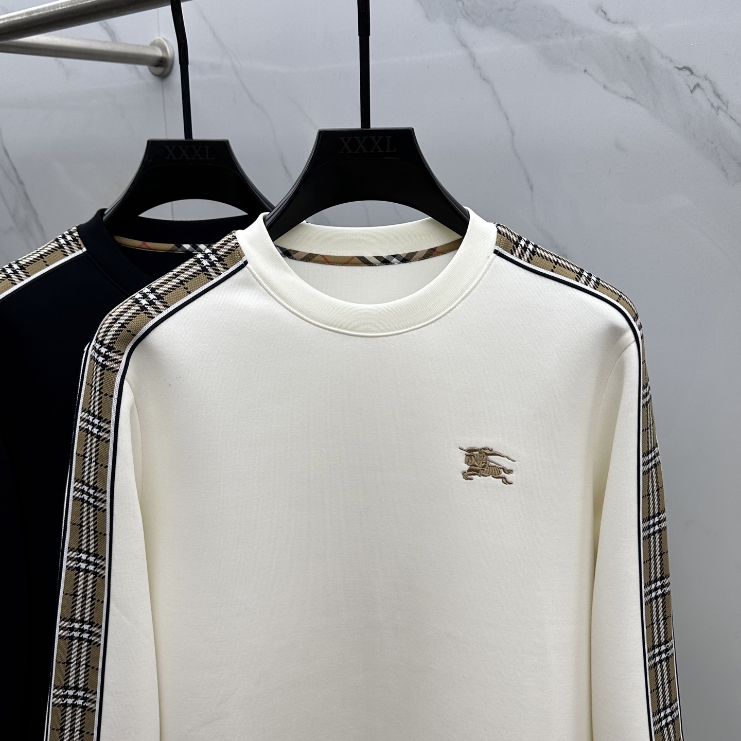 🆕Burberry巴宝莉 25ss秋季新品圆领拉绒空层卫衣 标志字母刺绣 细节上凸显质感整体设计，上身时