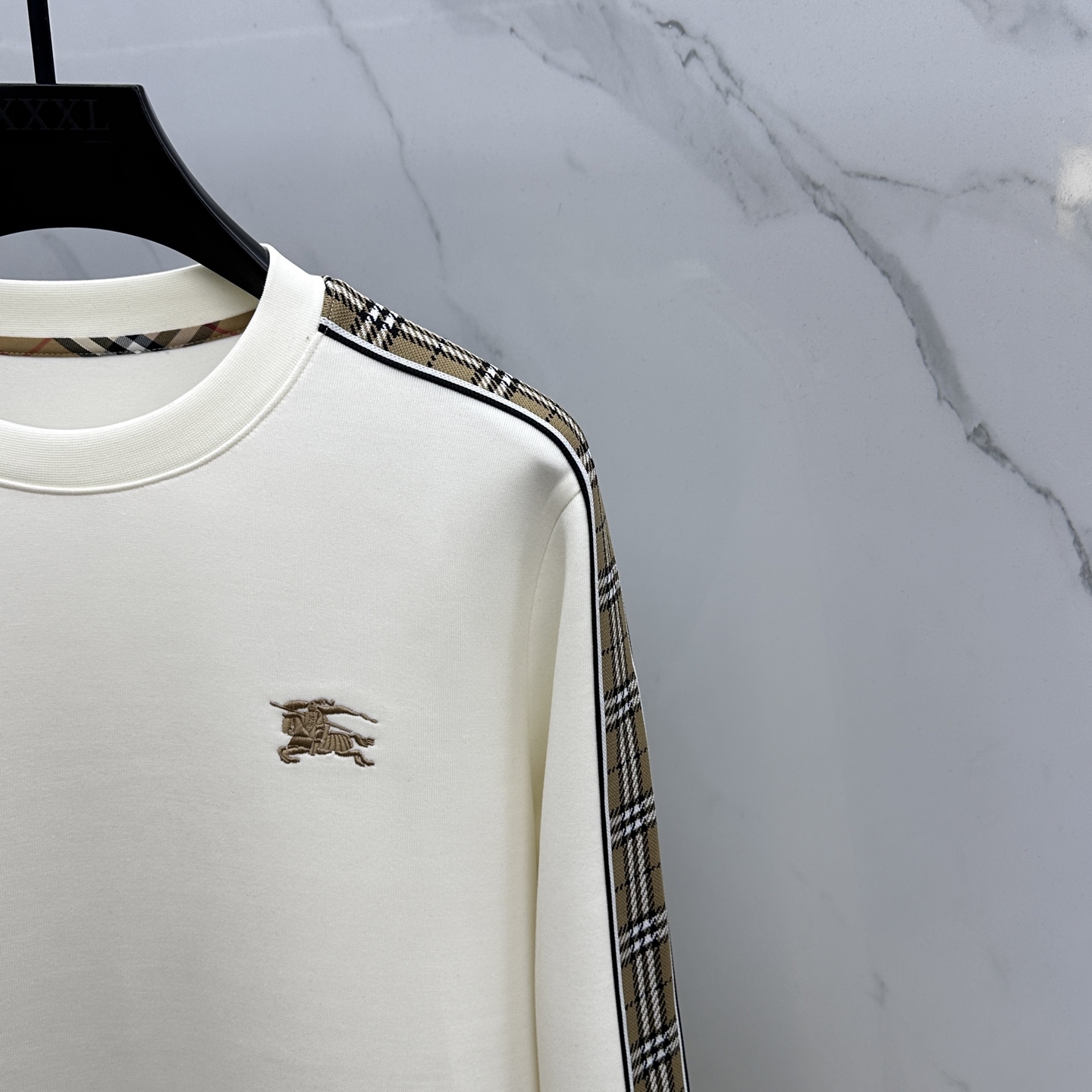 🆕Burberry巴宝莉 25ss秋季新品圆领拉绒空层卫衣 标志字母刺绣 细节上凸显质感整体设计，上身时