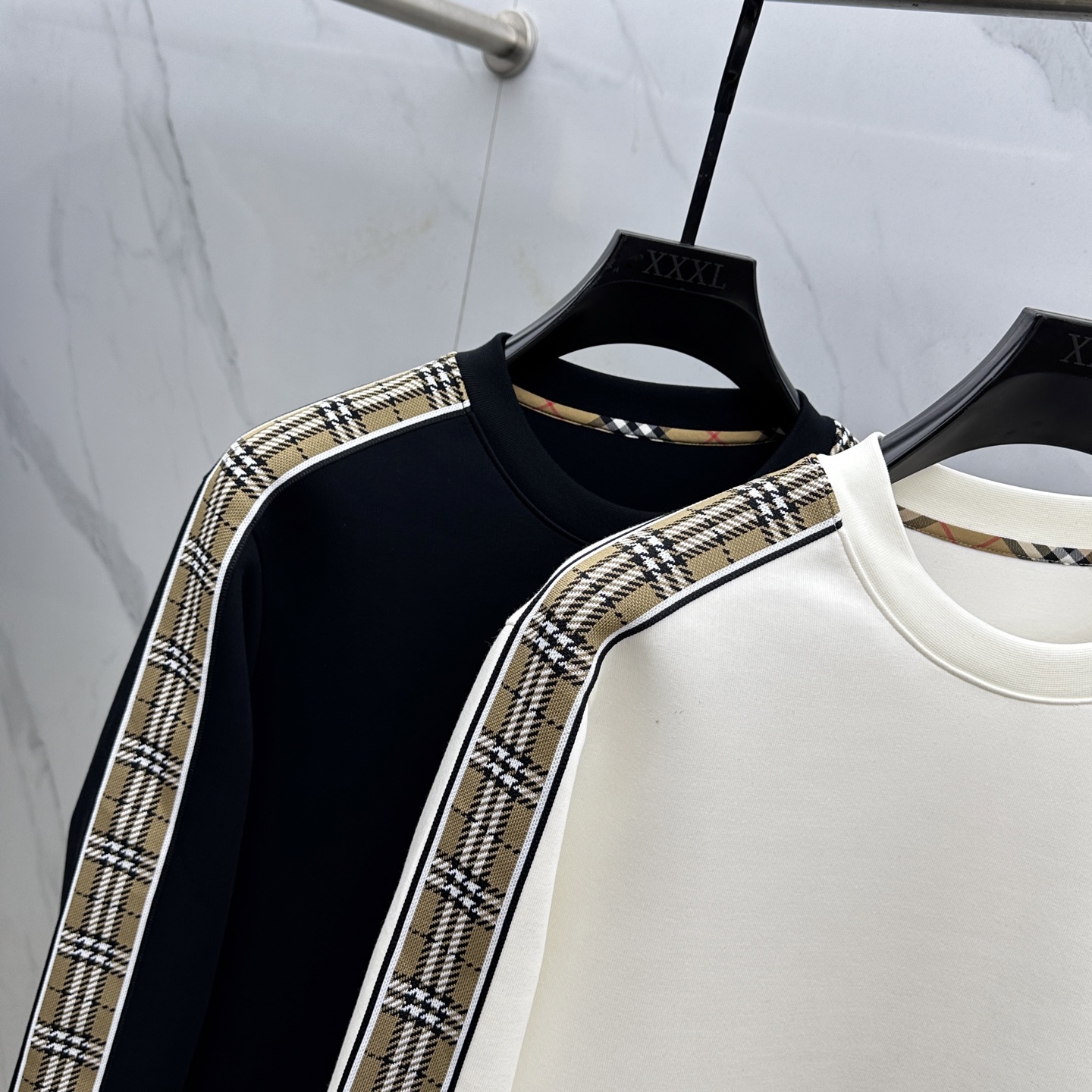 🆕Burberry巴宝莉 25ss秋季新品圆领拉绒空层卫衣 标志字母刺绣 细节上凸显质感整体设计，上身时