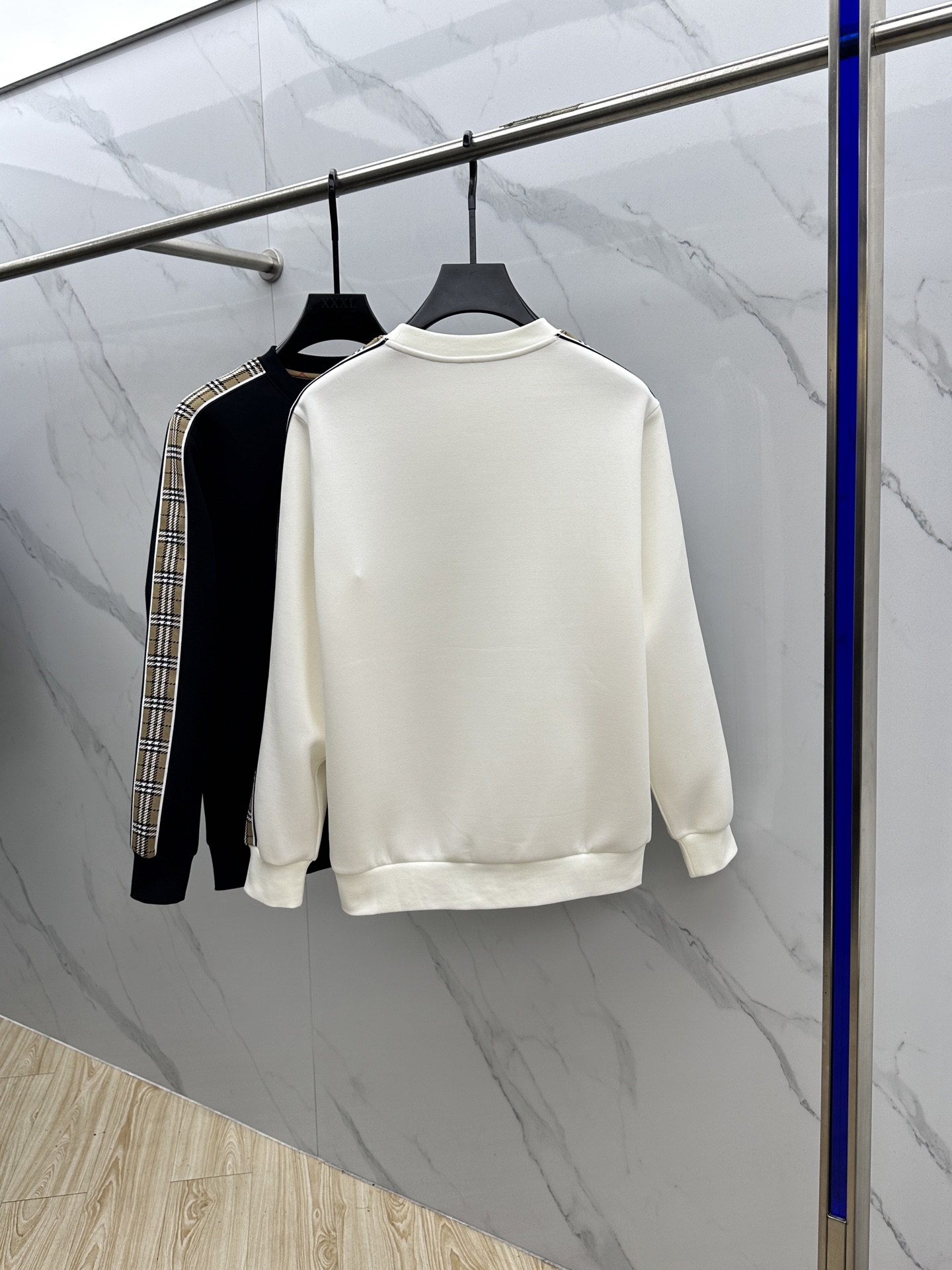 🆕Burberry巴宝莉 25ss秋季新品圆领拉绒空层卫衣 标志字母刺绣 细节上凸显质感整体设计，上身时