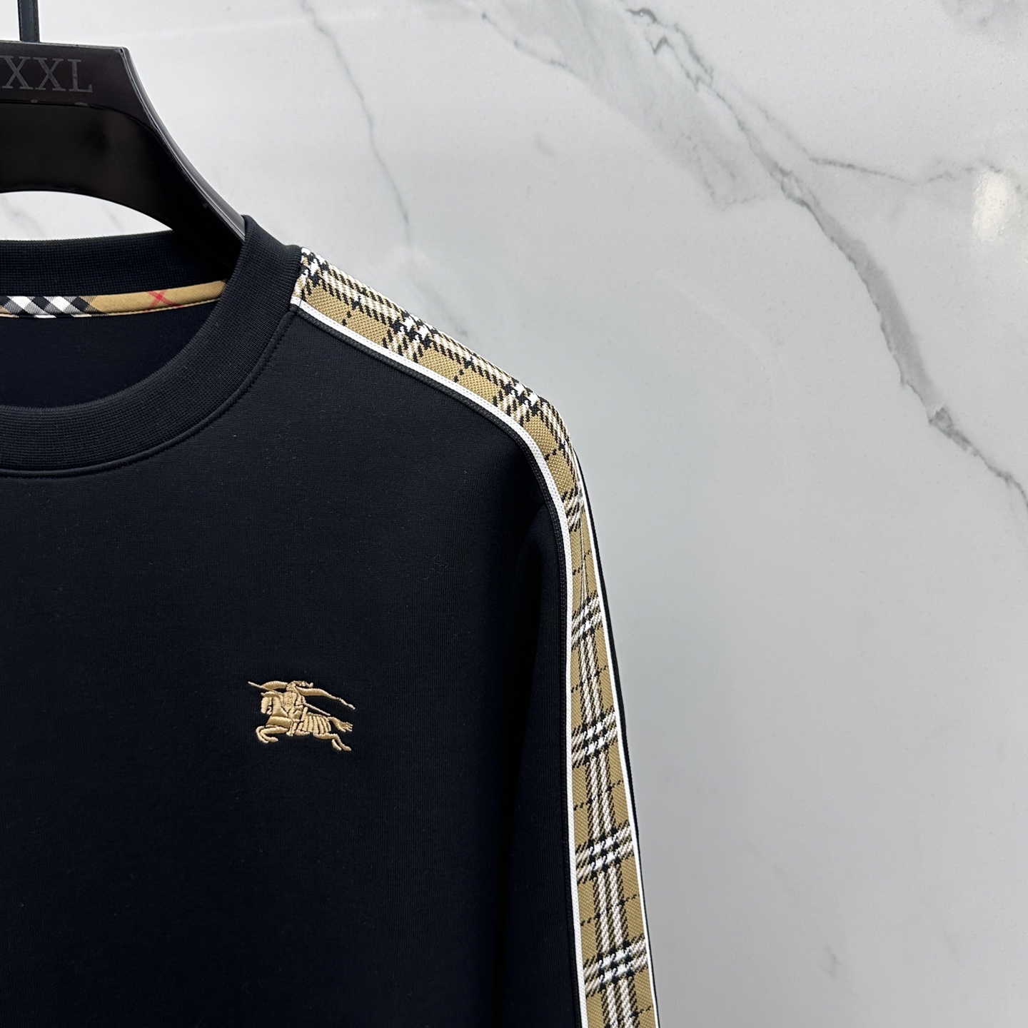 🆕Burberry巴宝莉 25ss秋季新品圆领拉绒空层卫衣 标志字母刺绣 细节上凸显质感整体设计，上身时