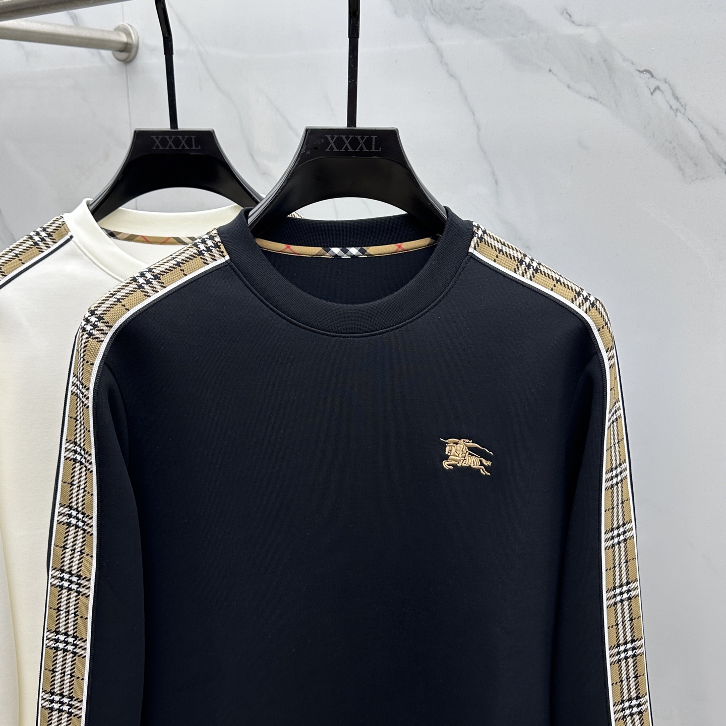 🆕Burberry巴宝莉 25ss秋季新品圆领拉绒空层卫衣 标志字母刺绣 细节上凸显质感整体设计，上身时