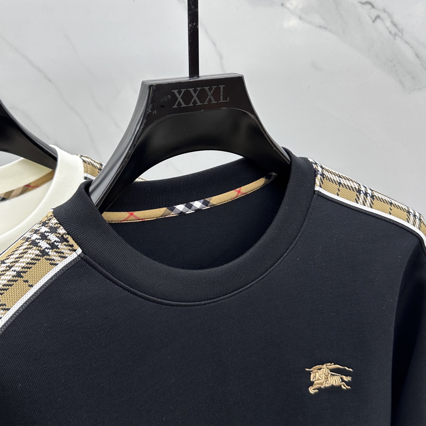 🆕Burberry巴宝莉 25ss秋季新品圆领拉绒空层卫衣 标志字母刺绣 细节上凸显质感整体设计，上身时