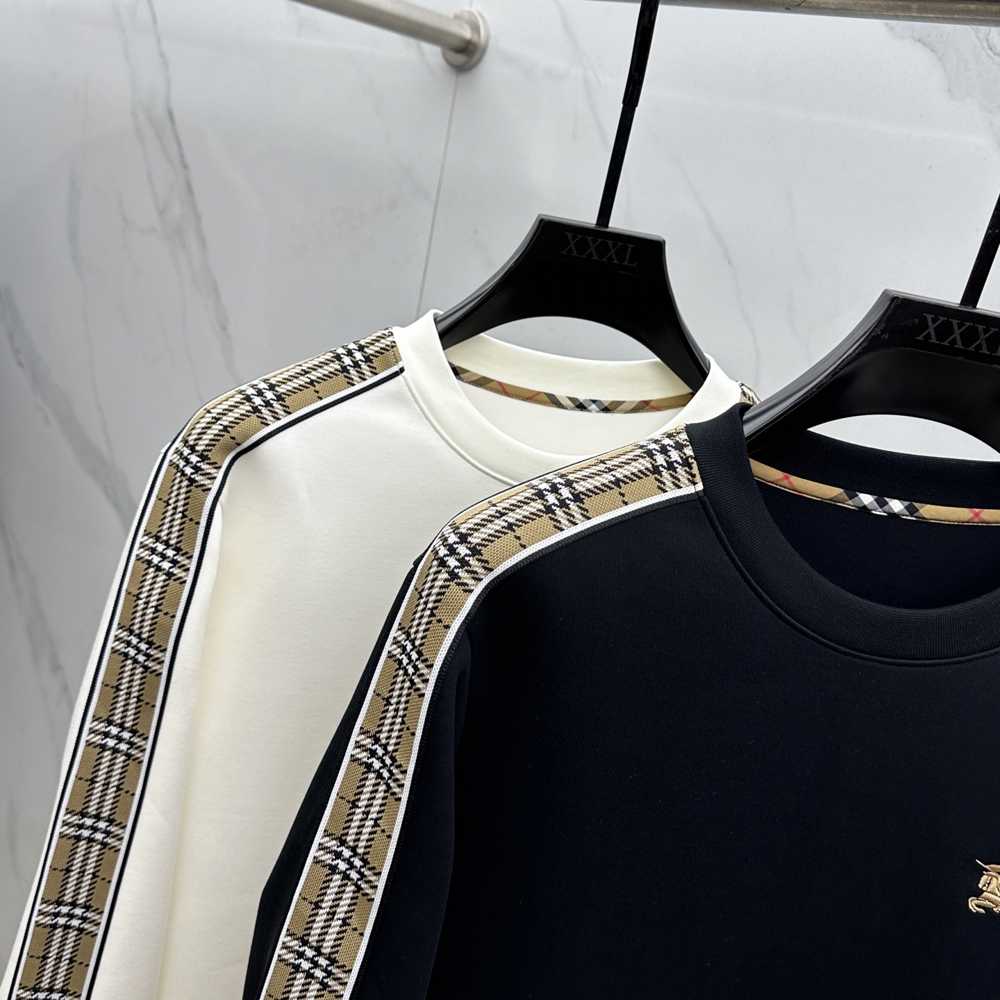 🆕Burberry巴宝莉 25ss秋季新品圆领拉绒空层卫衣 标志字母刺绣 细节上凸显质感整体设计，上身时