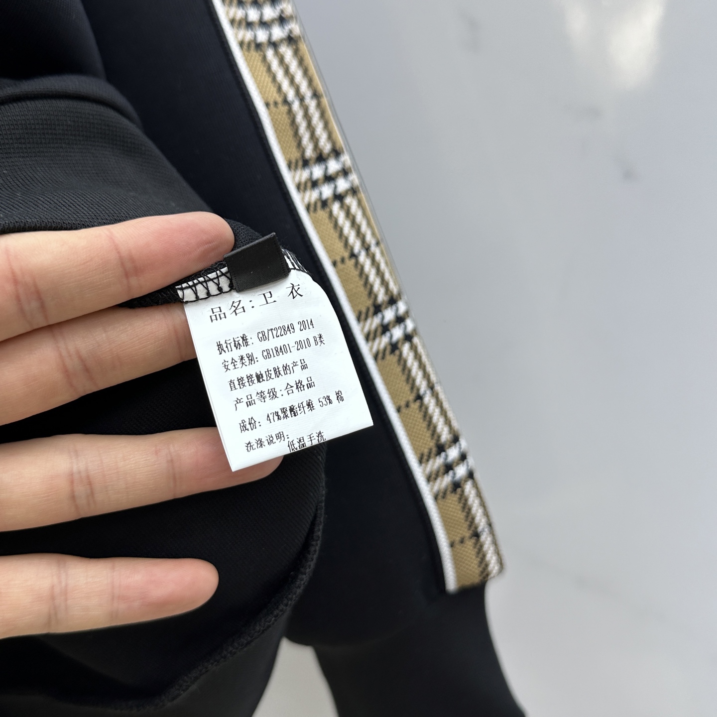 🆕Burberry巴宝莉 25ss秋季新品圆领拉绒空层卫衣 标志字母刺绣 细节上凸显质感整体设计，上身时