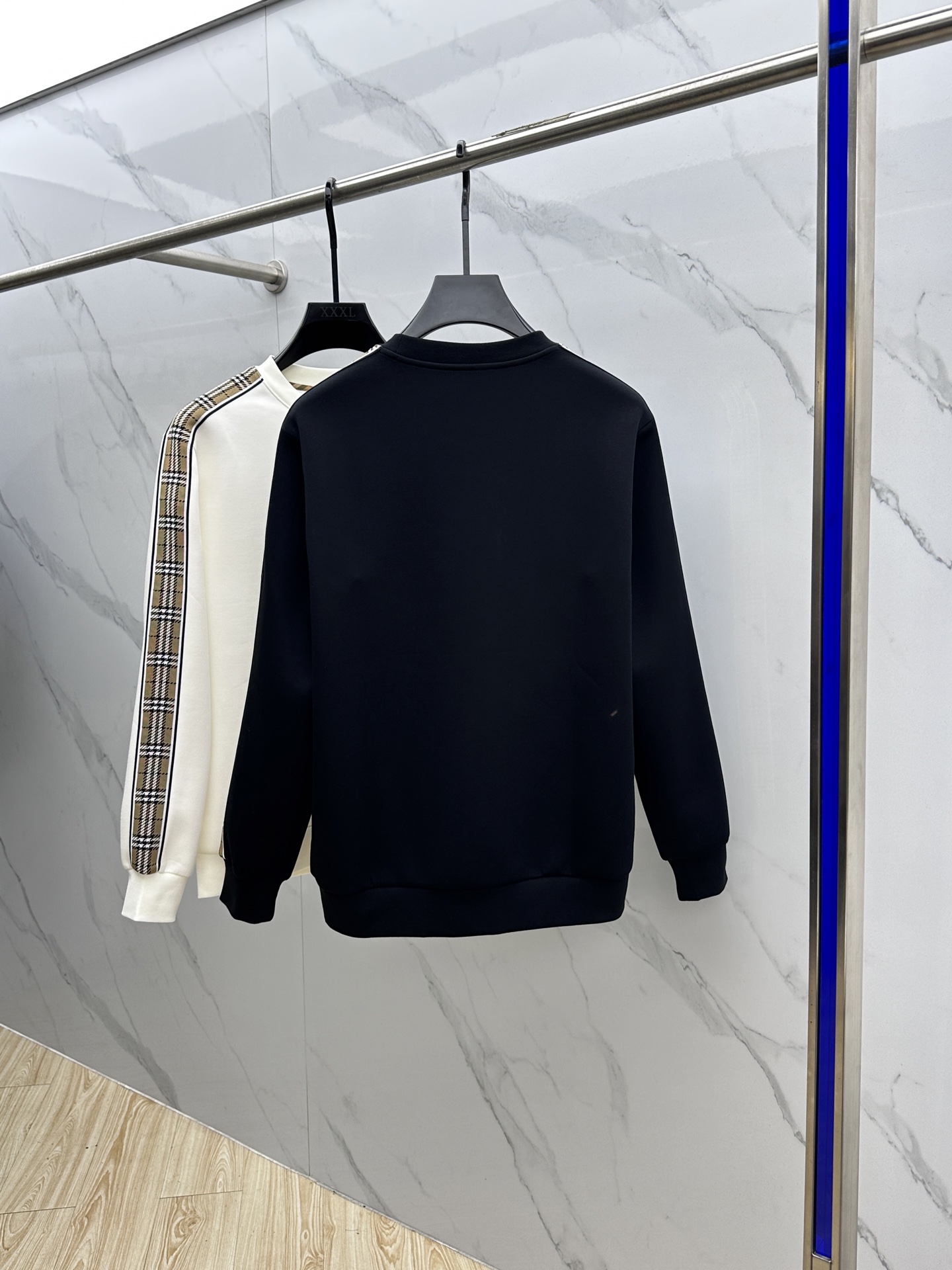 🆕Burberry巴宝莉 25ss秋季新品圆领拉绒空层卫衣 标志字母刺绣 细节上凸显质感整体设计，上身时