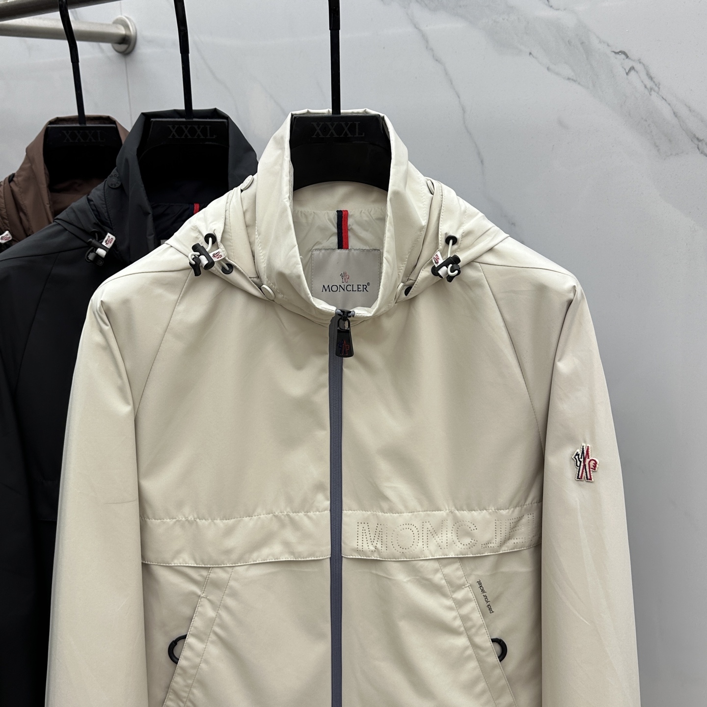 🆕Moncler蒙口 2025ss早秋新款发布夹棉连帽（帽子可收纳）夹克外套，字母老花 秋季爆款，穿上就