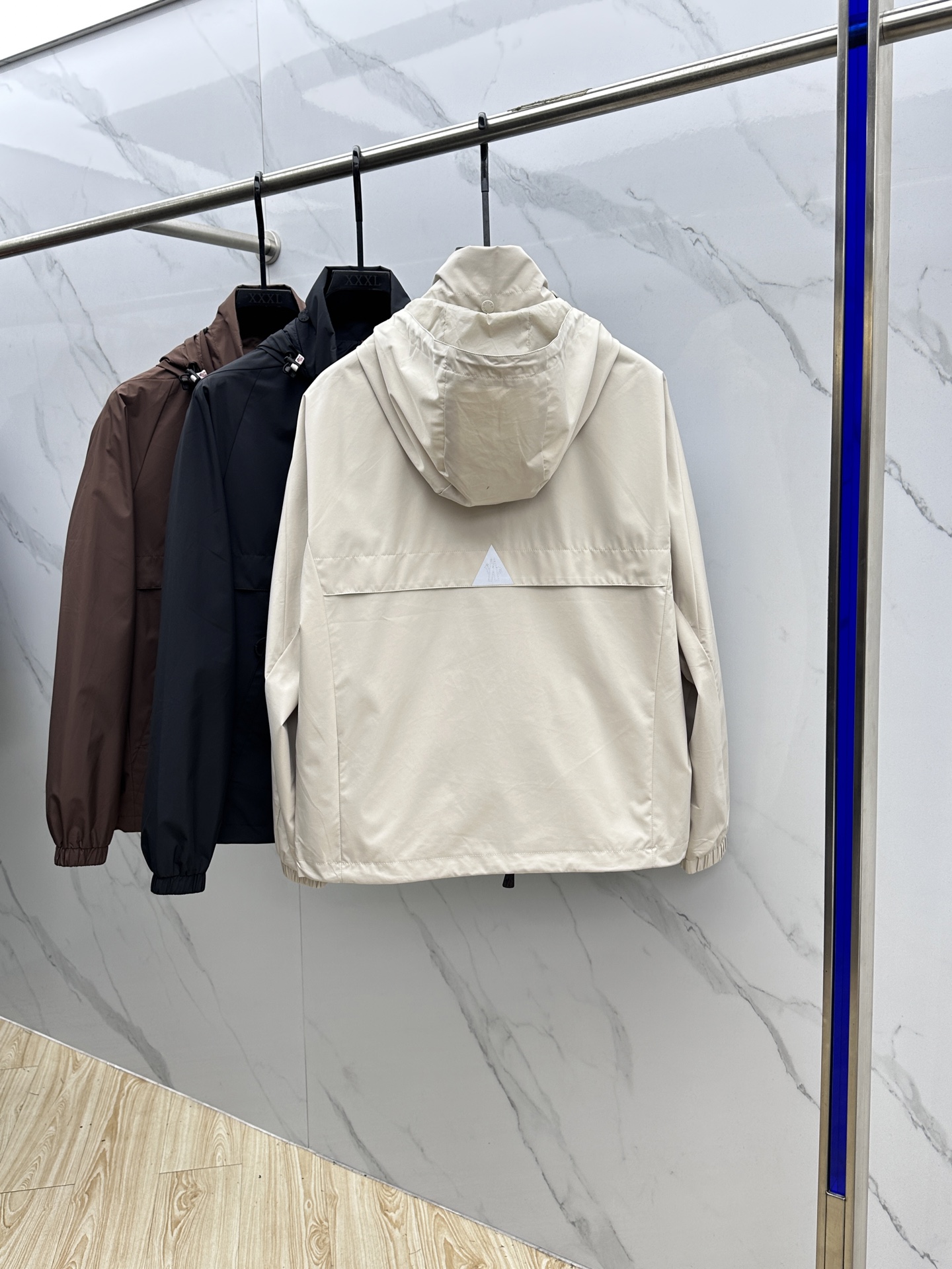 🆕Moncler蒙口 2025ss早秋新款发布夹棉连帽（帽子可收纳）夹克外套，字母老花 秋季爆款，穿上就