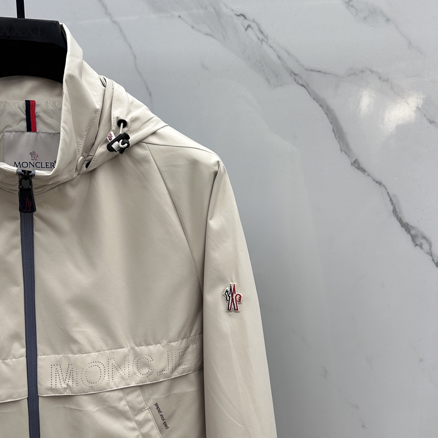 🆕Moncler蒙口 2025ss早秋新款发布夹棉连帽（帽子可收纳）夹克外套，字母老花 秋季爆款，穿上就