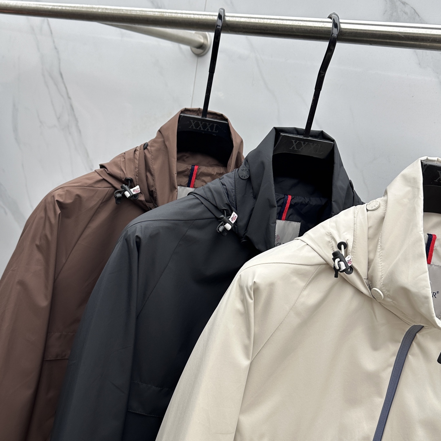 🆕Moncler蒙口 2025ss早秋新款发布夹棉连帽（帽子可收纳）夹克外套，字母老花 秋季爆款，穿上就