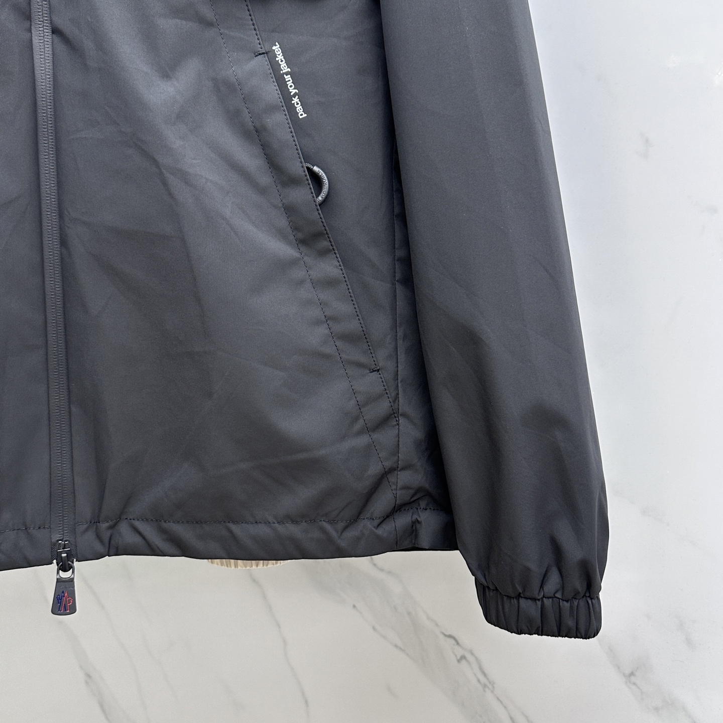 🆕Moncler蒙口 2025ss早秋新款发布夹棉连帽（帽子可收纳）夹克外套，字母老花 秋季爆款，穿上就