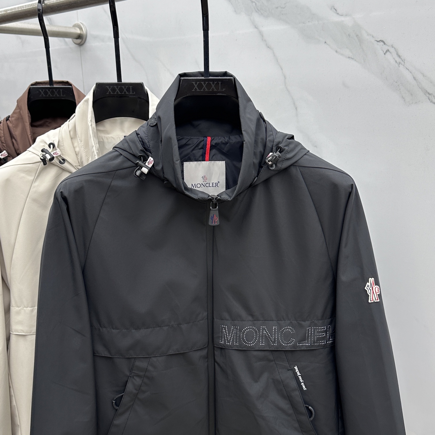 🆕Moncler蒙口 2025ss早秋新款发布夹棉连帽（帽子可收纳）夹克外套，字母老花 秋季爆款，穿上就